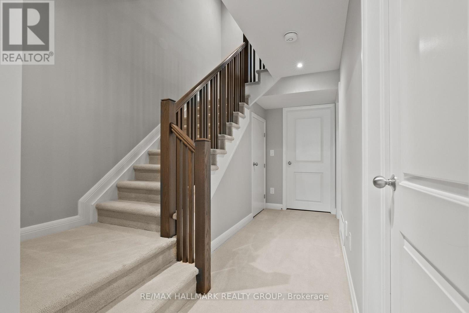 Photo 26 of 70 Arkose Street, Ottawa ON