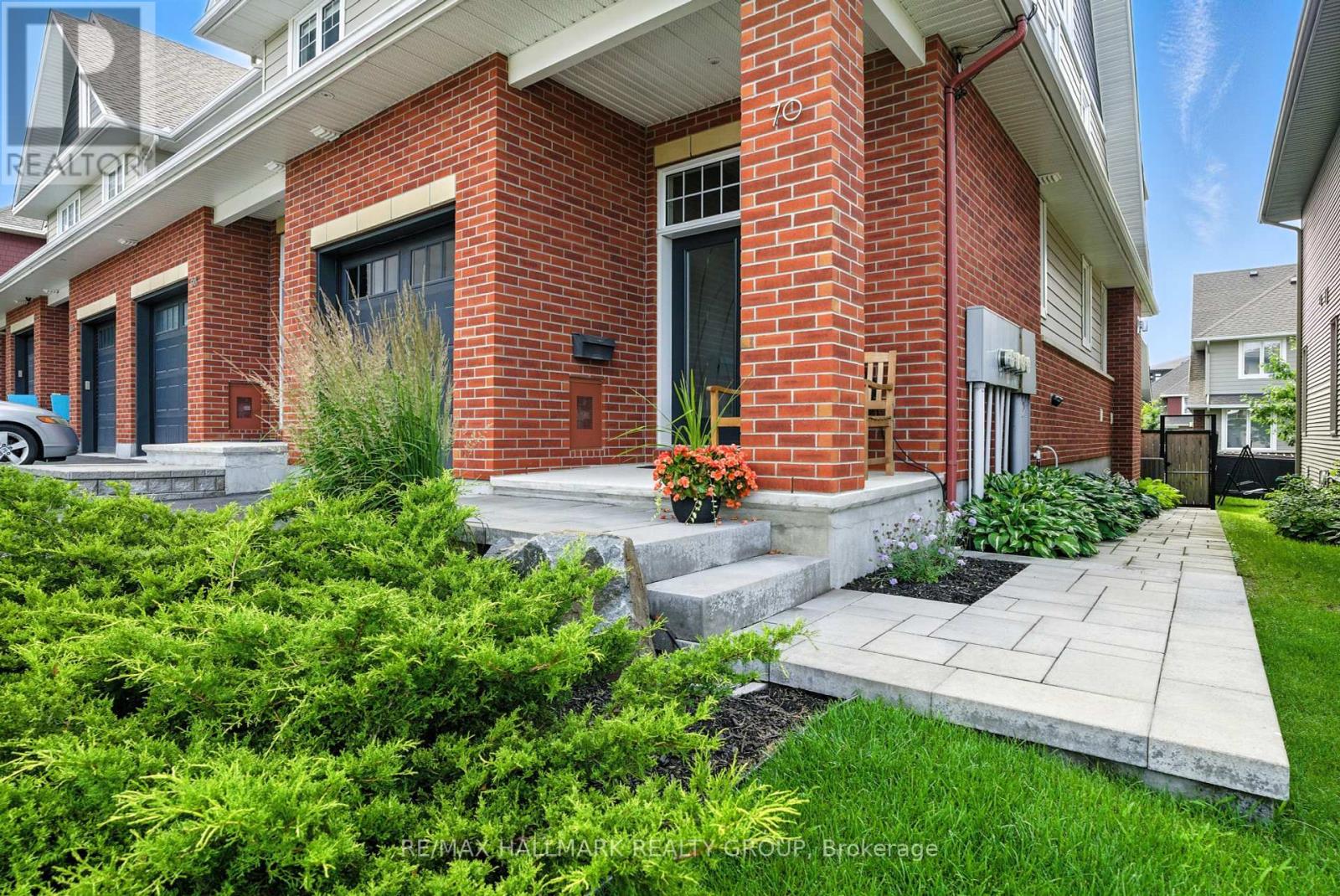 Photo 4 of 70 Arkose Street, Ottawa ON