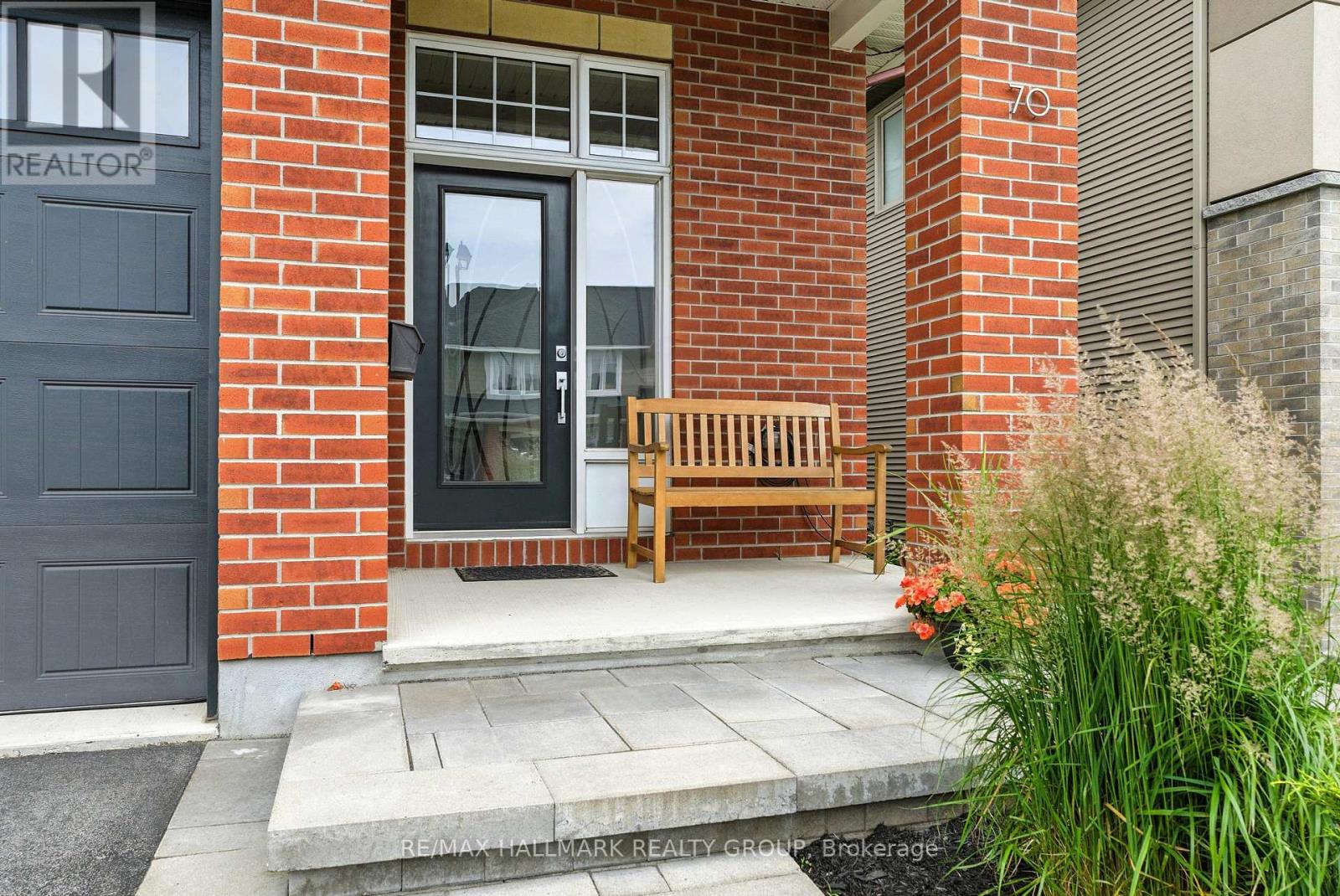 Photo 5 of 70 Arkose Street, Ottawa ON
