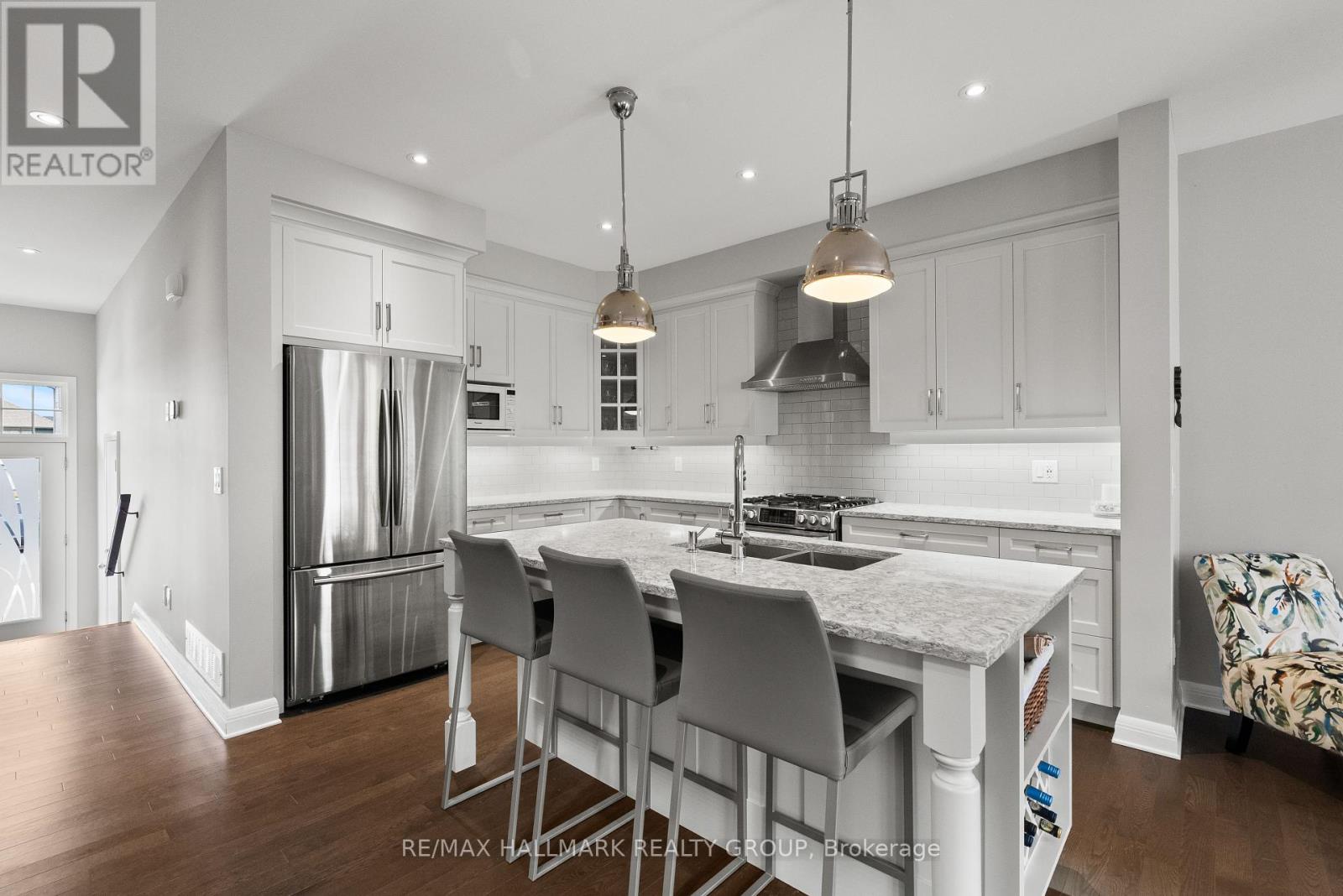 Photo 8 of 70 Arkose Street, Ottawa ON