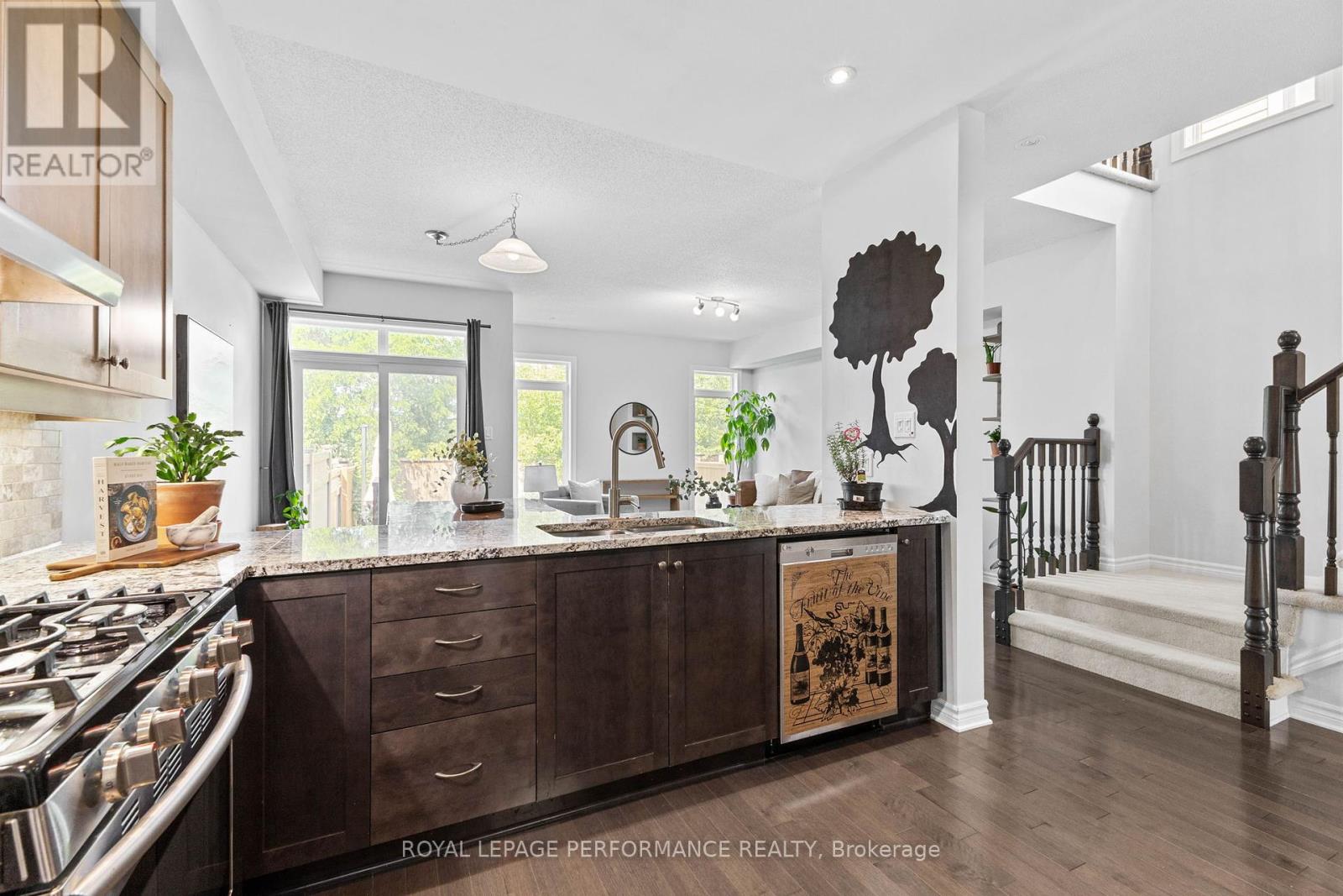 Photo 10 of 160 Mattingly Way, Ottawa ON