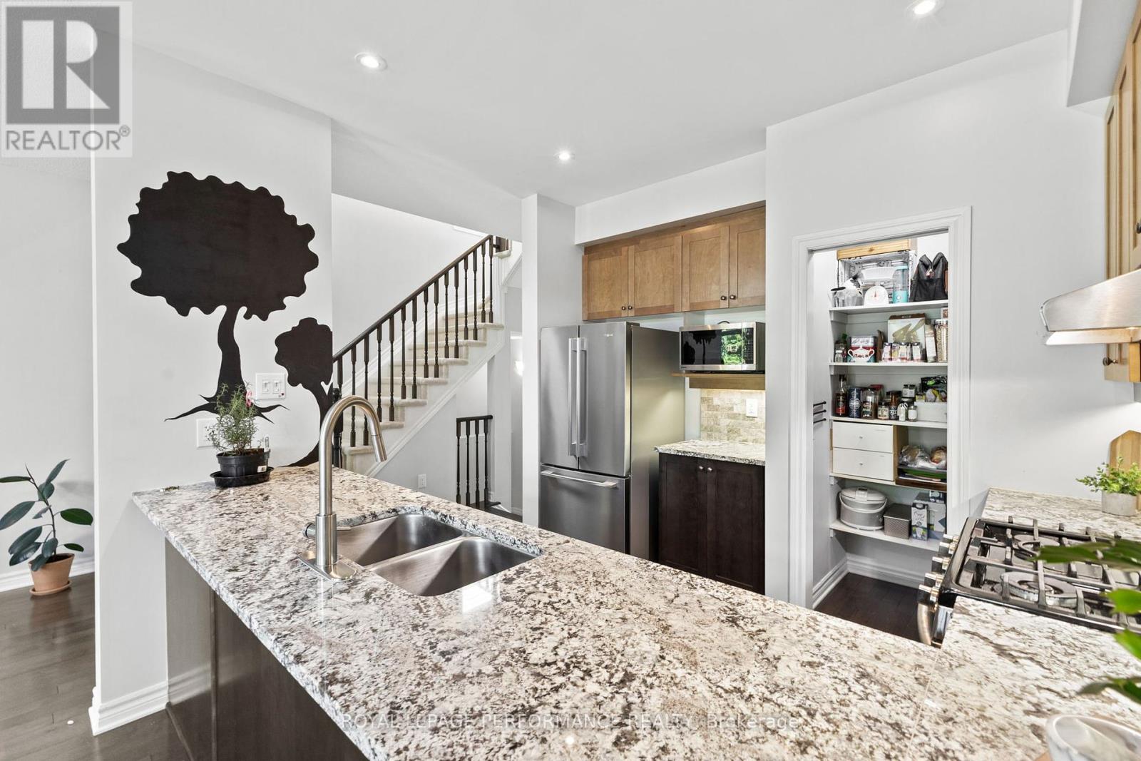 Photo 12 of 160 Mattingly Way, Ottawa ON