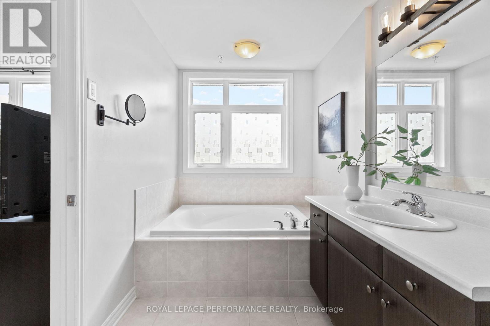 Photo 25 of 160 Mattingly Way, Ottawa ON