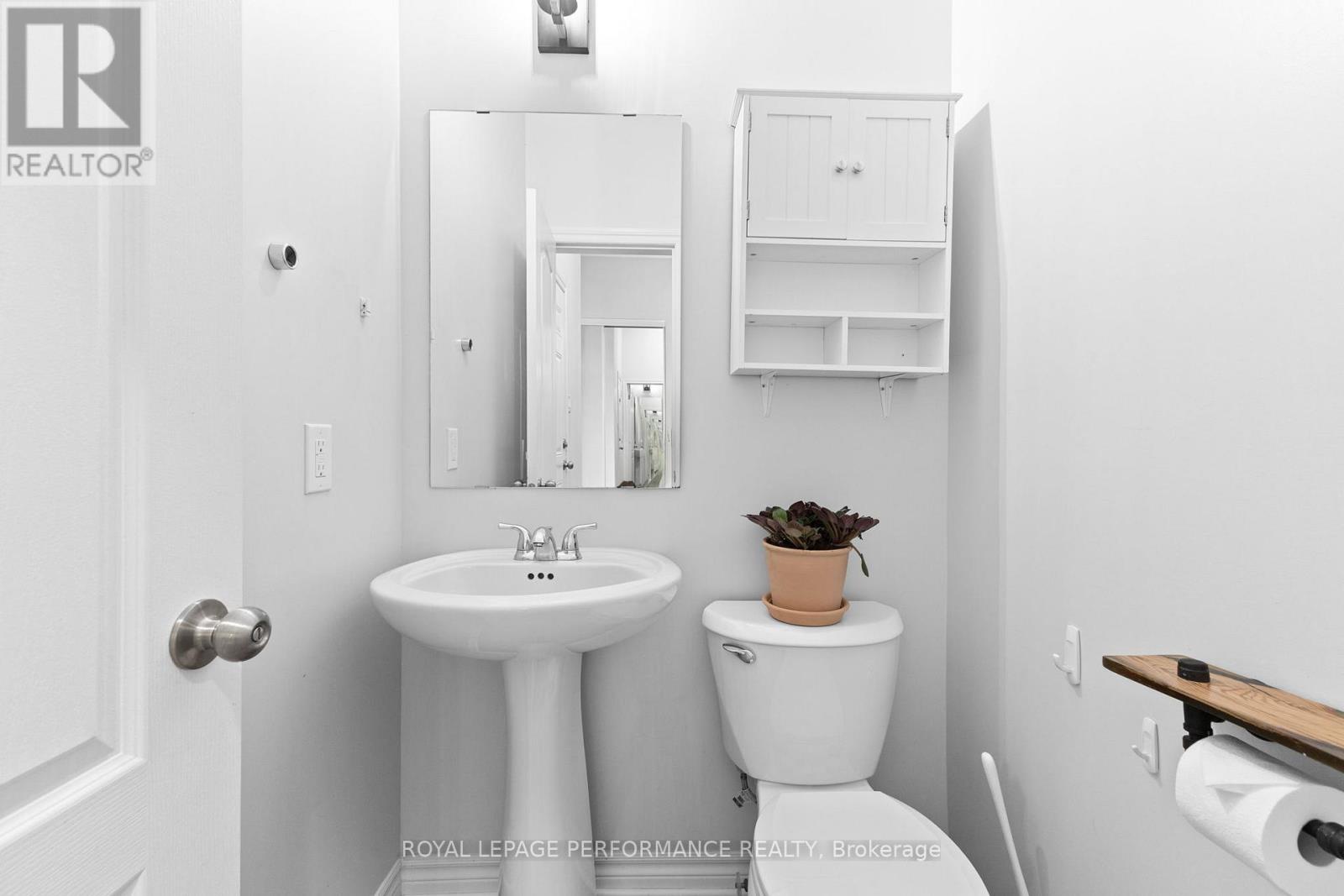 Photo 5 of 160 Mattingly Way, Ottawa ON