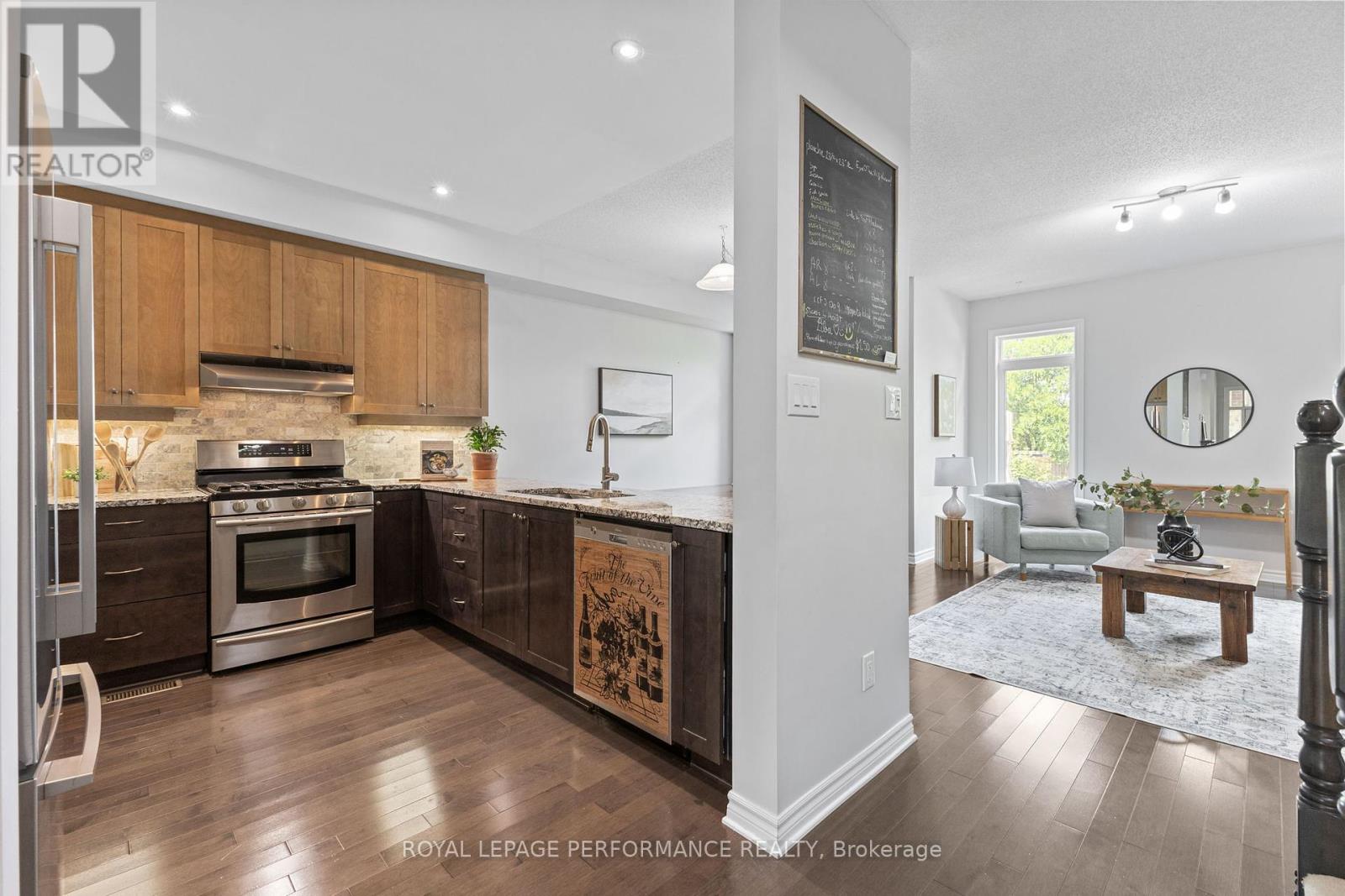 Photo 6 of 160 Mattingly Way, Ottawa ON