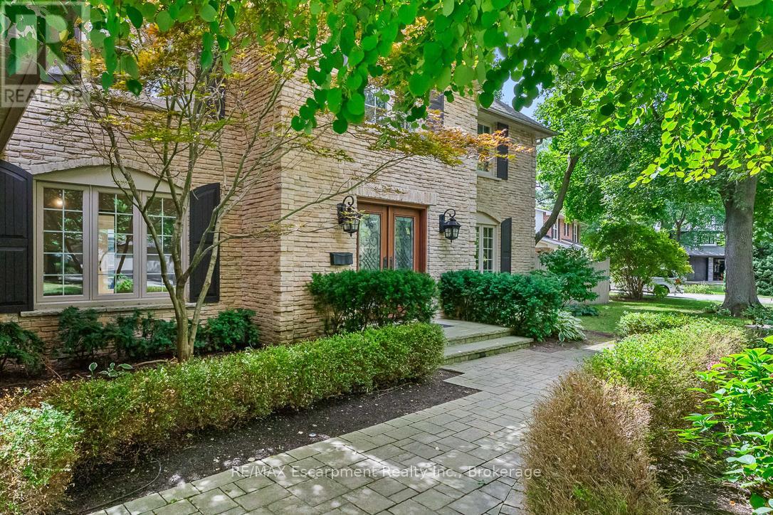 Photo 2 of 138 Cavendish Court, Oakville ON