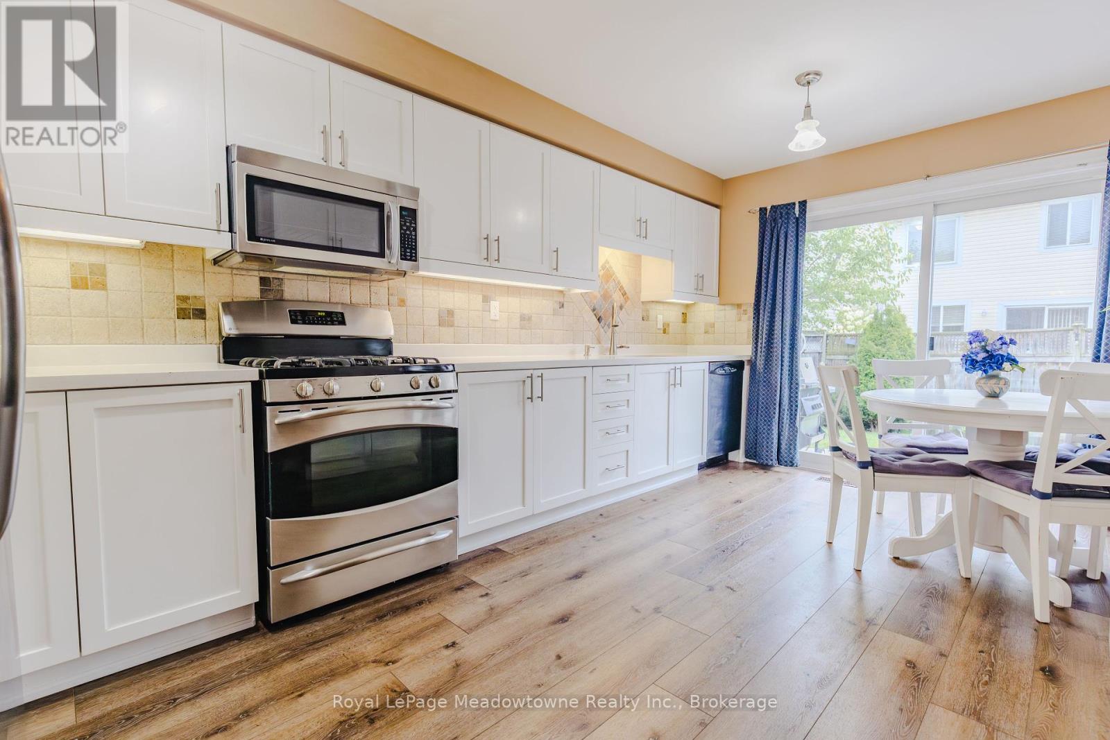 Photo 10 of 620 Edwards Avenue, Milton ON