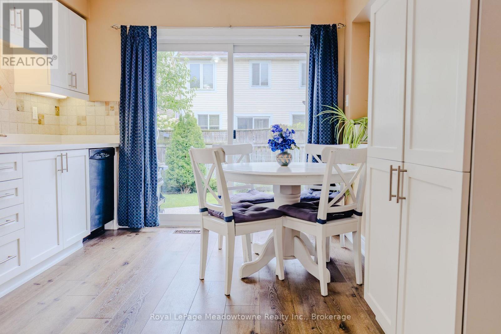 Photo 11 of 620 Edwards Avenue, Milton ON