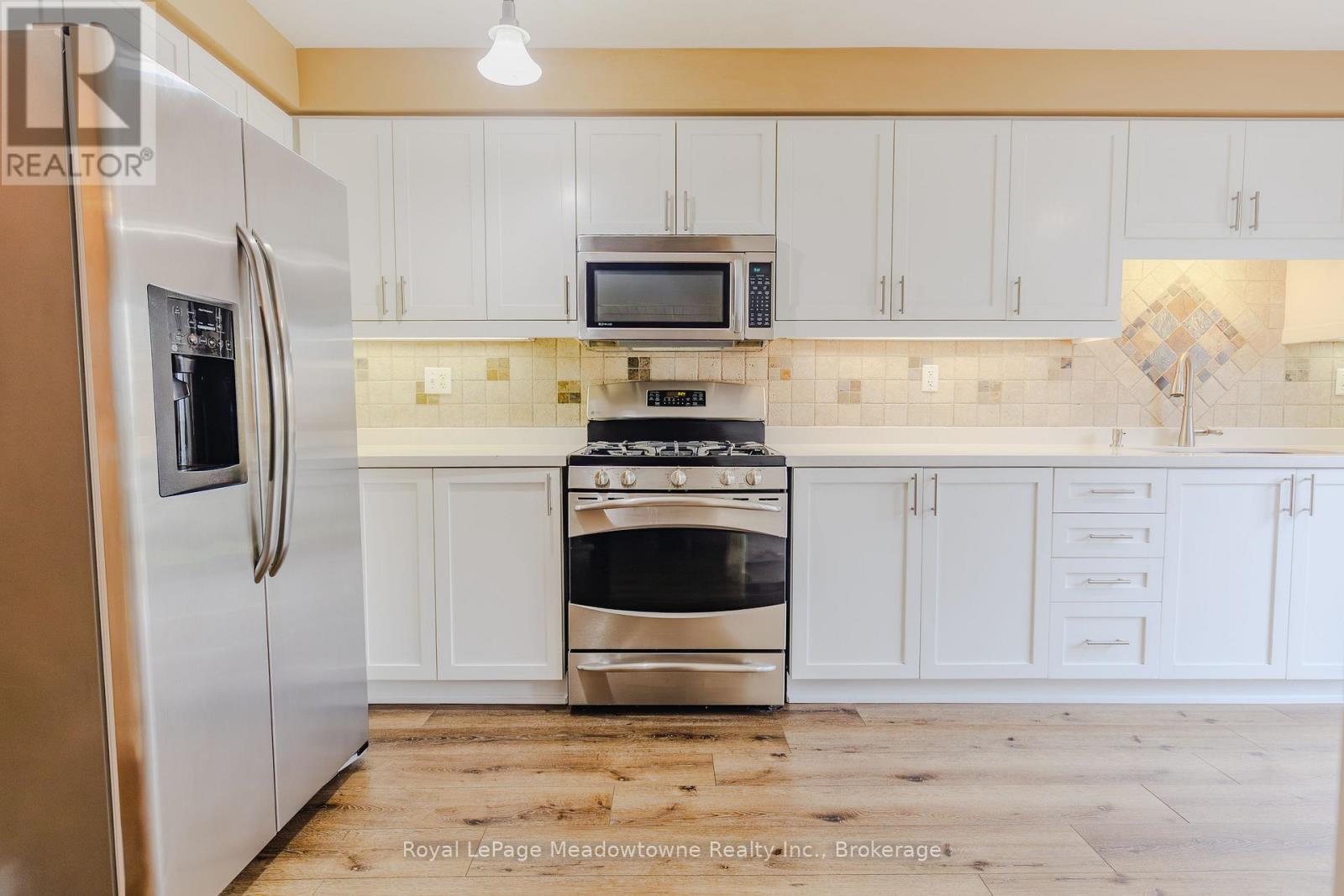 Photo 12 of 620 Edwards Avenue, Milton ON