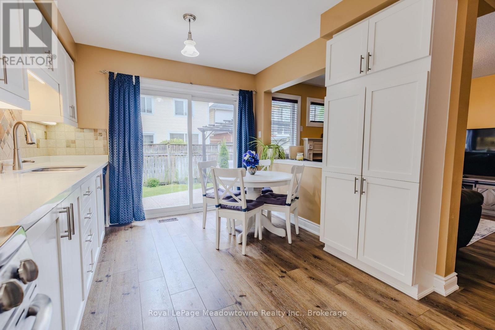 Photo 14 of 620 Edwards Avenue, Milton ON