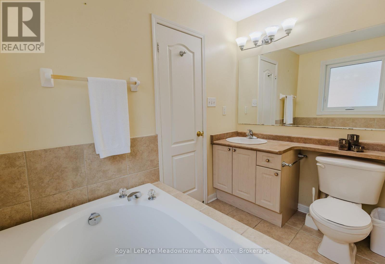 Photo 31 of 620 Edwards Avenue, Milton ON