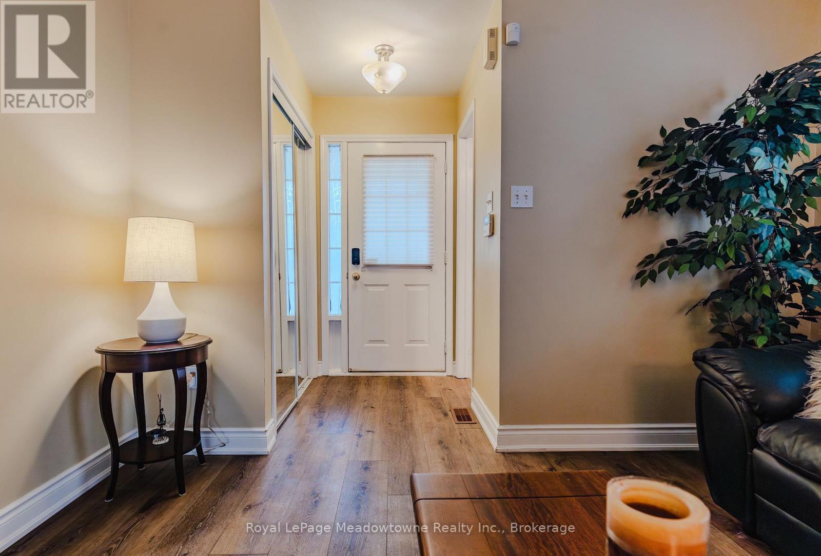 Photo 5 of 620 Edwards Avenue, Milton ON