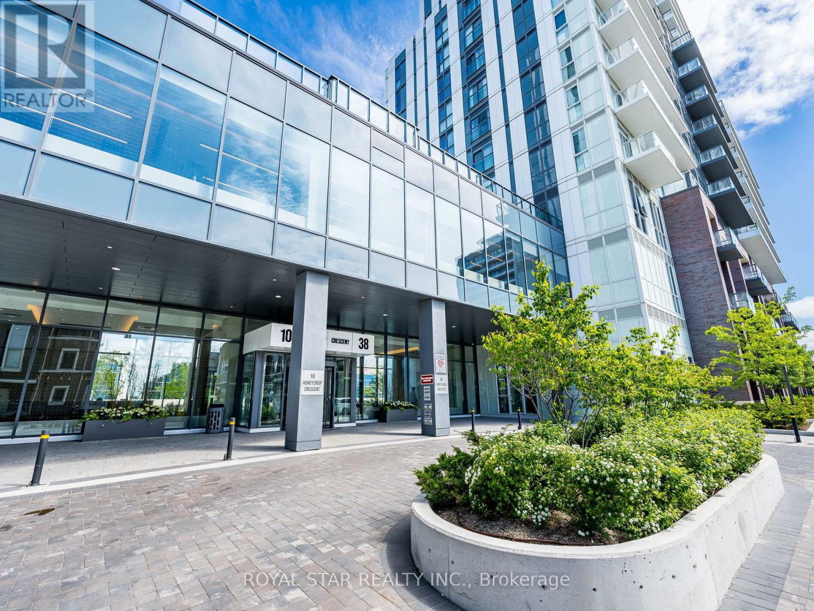 Photo 1 of 1120 38 Honeycrisp Crescent, Vaughan ON