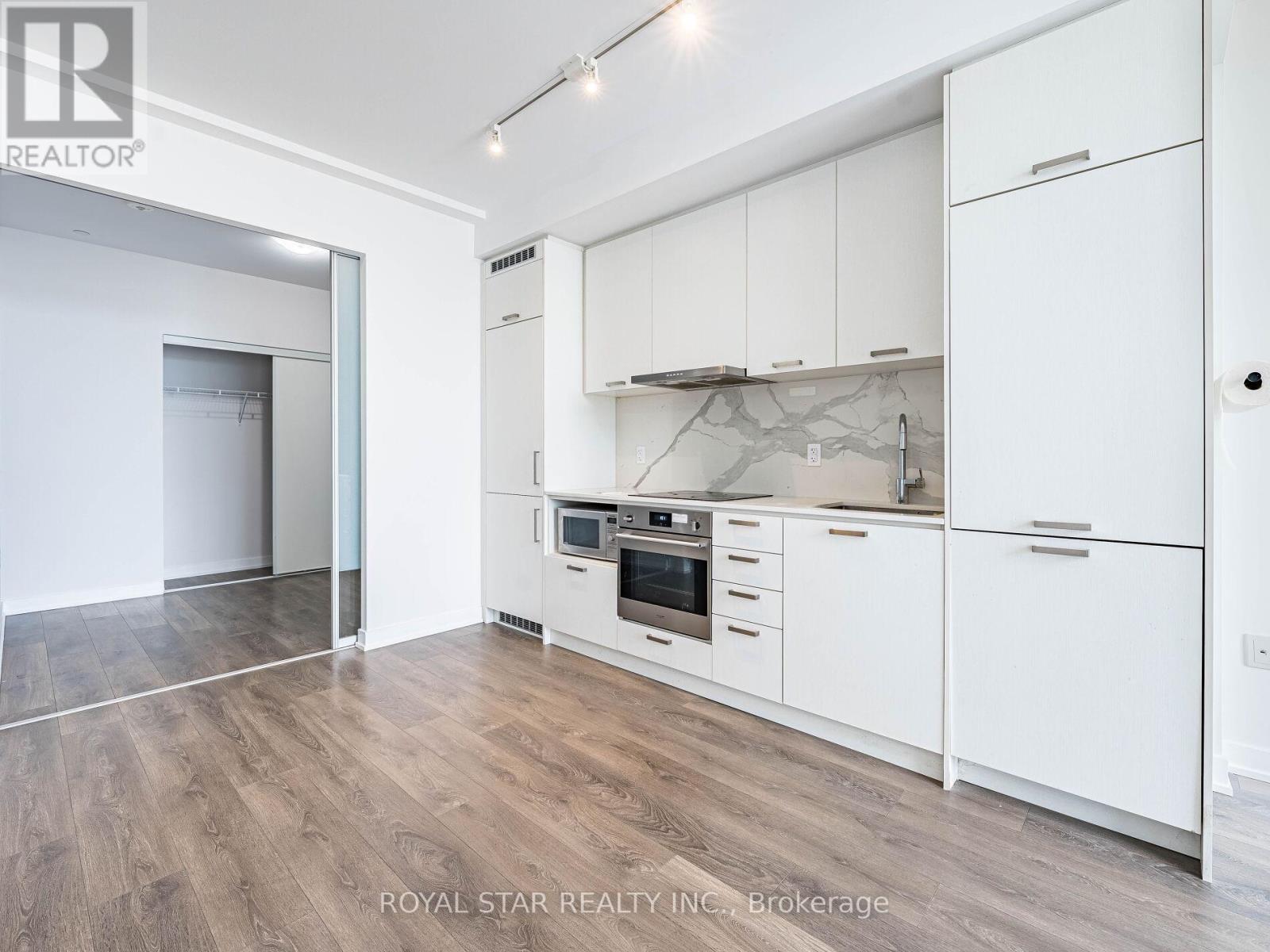 Photo 11 of 1120 38 Honeycrisp Crescent, Vaughan ON