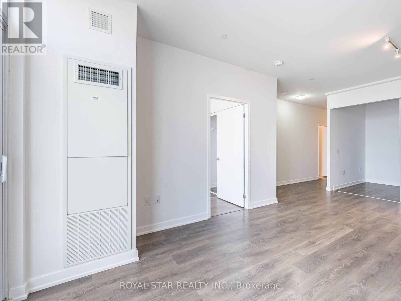 Photo 17 of 1120 38 Honeycrisp Crescent, Vaughan ON