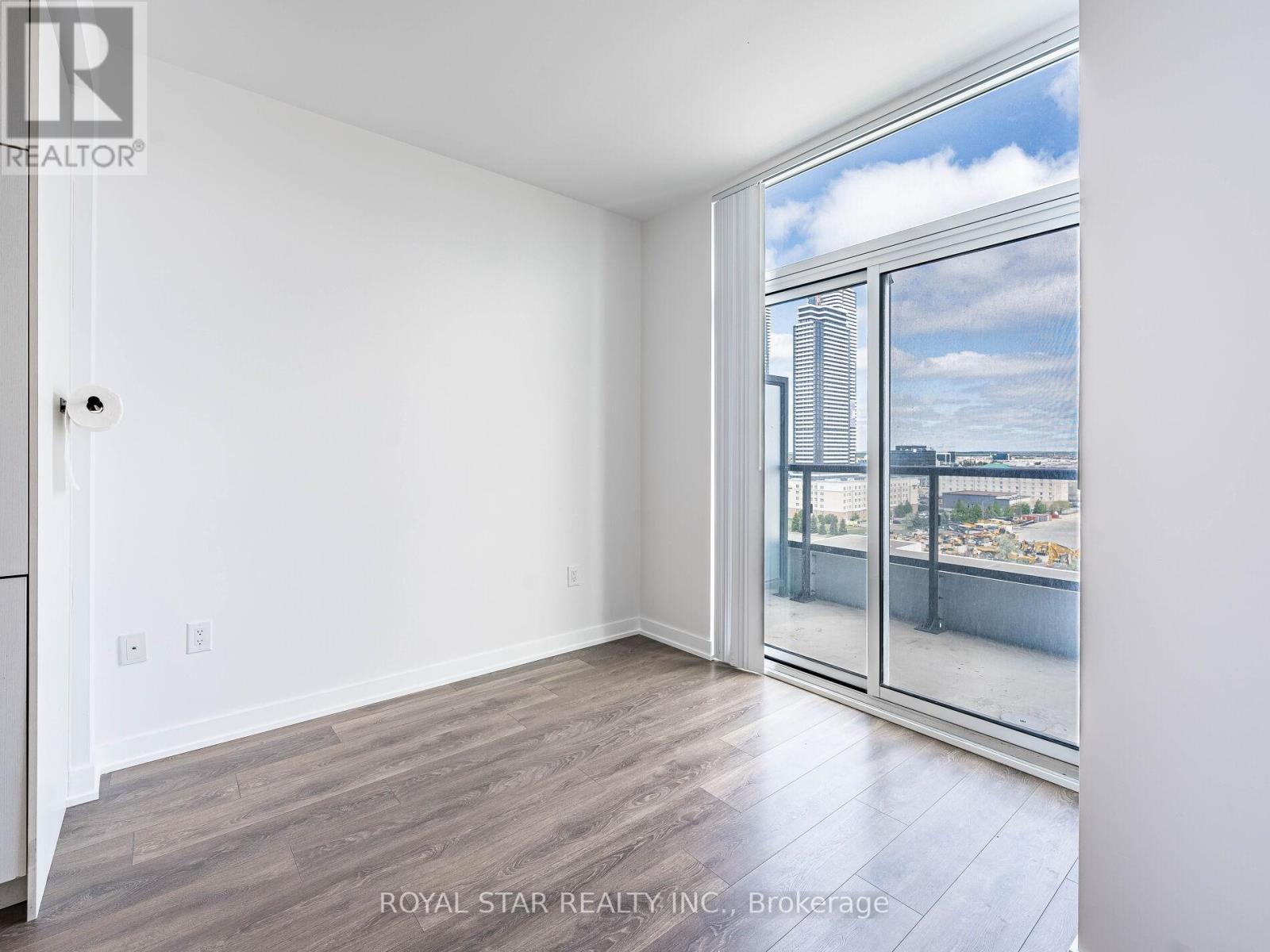 Photo 18 of 1120 38 Honeycrisp Crescent, Vaughan ON