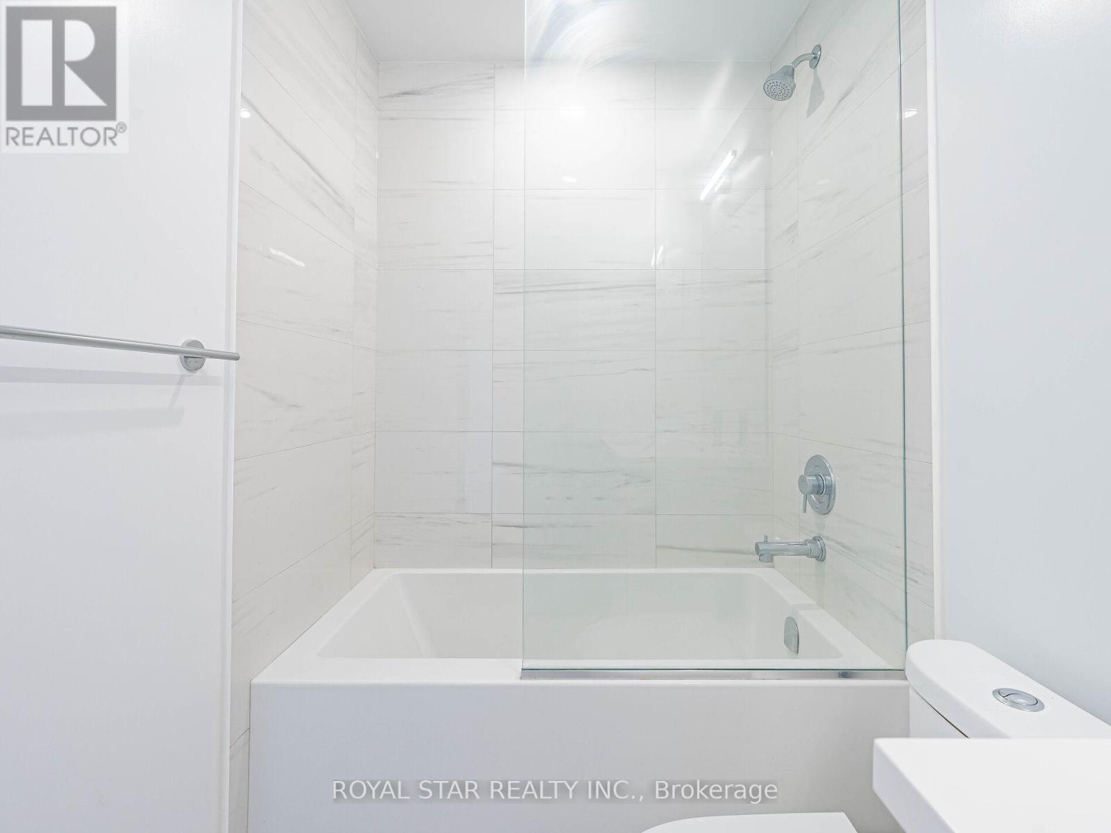 Photo 24 of 1120 38 Honeycrisp Crescent, Vaughan ON