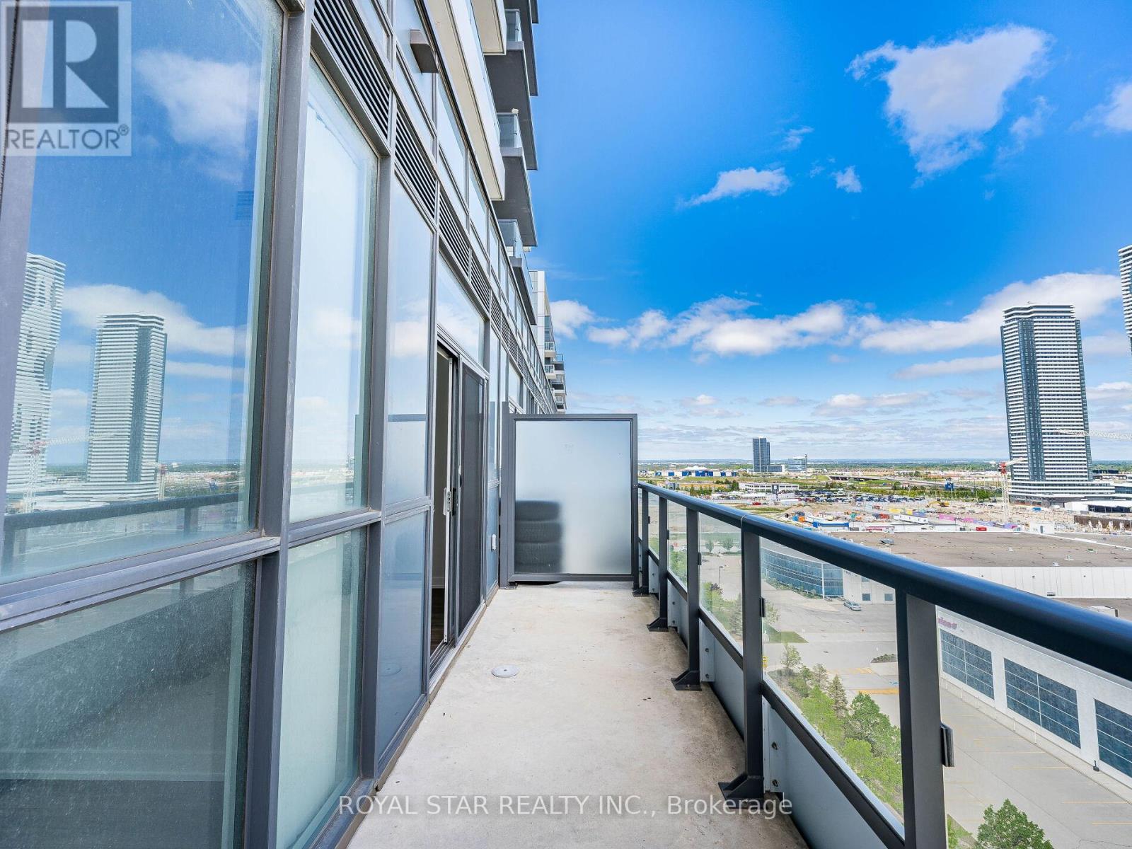 Photo 31 of 1120 38 Honeycrisp Crescent, Vaughan ON