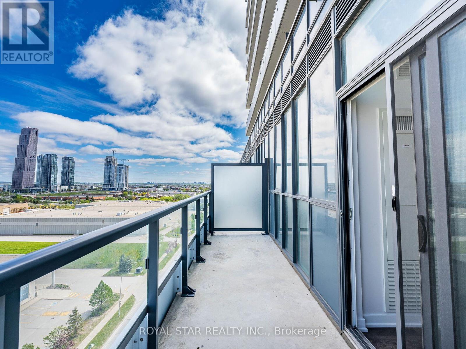 Photo 32 of 1120 38 Honeycrisp Crescent, Vaughan ON