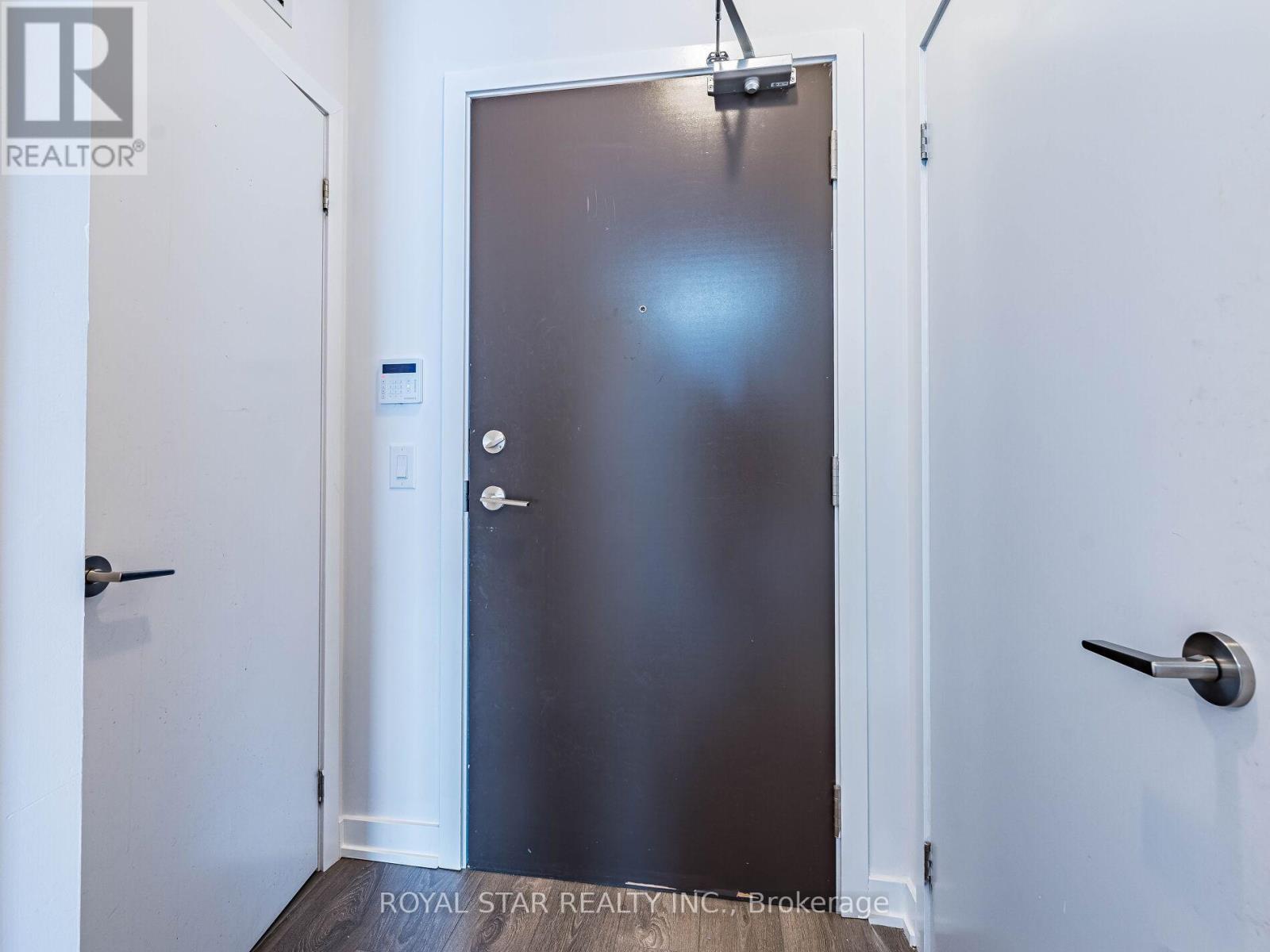 Photo 9 of 1120 38 Honeycrisp Crescent, Vaughan ON