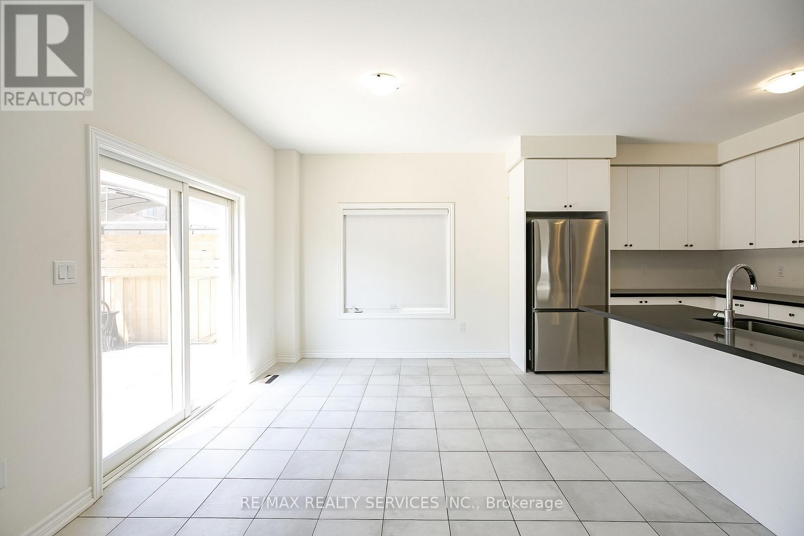 Photo 12 of 22 Valleo Street, Georgina ON