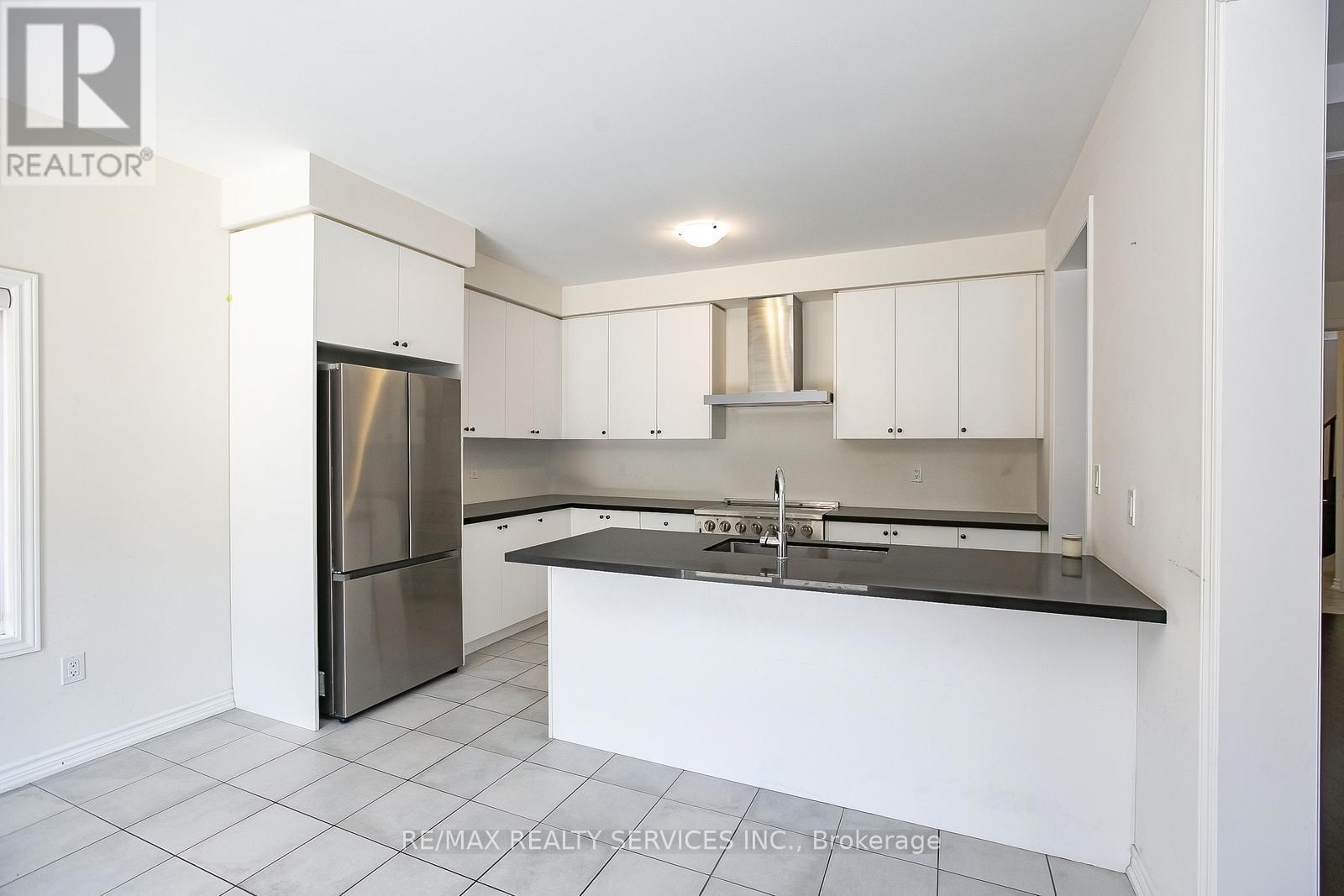 Photo 13 of 22 Valleo Street, Georgina ON