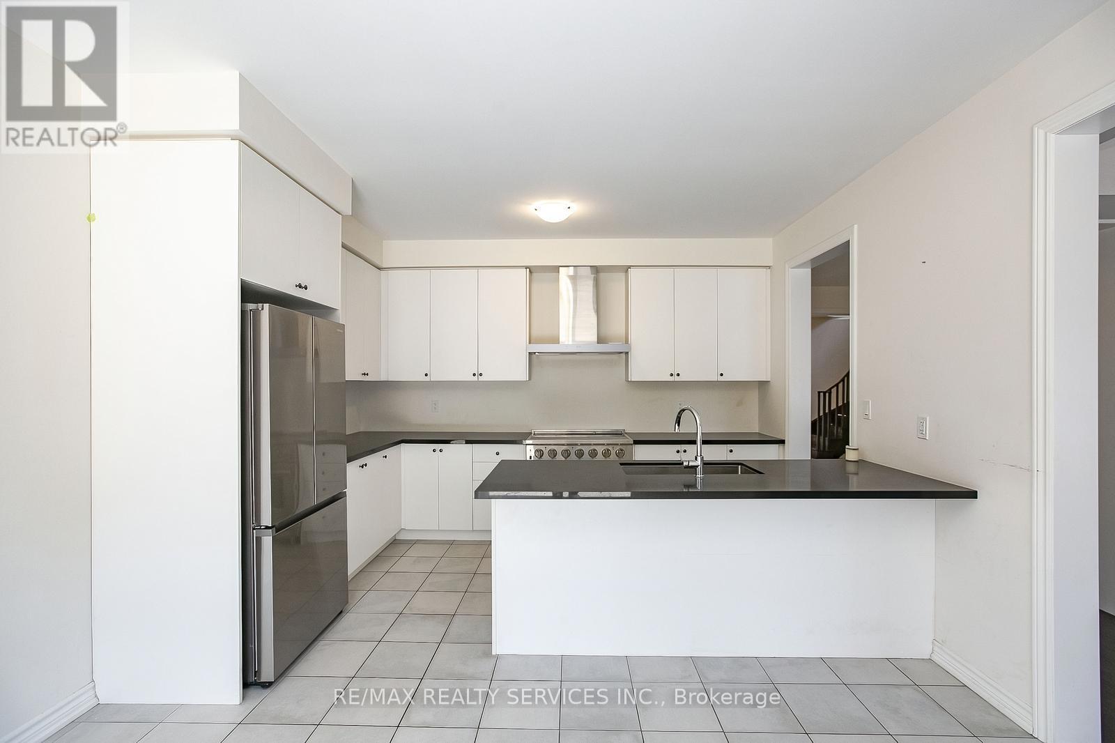 Photo 15 of 22 Valleo Street, Georgina ON