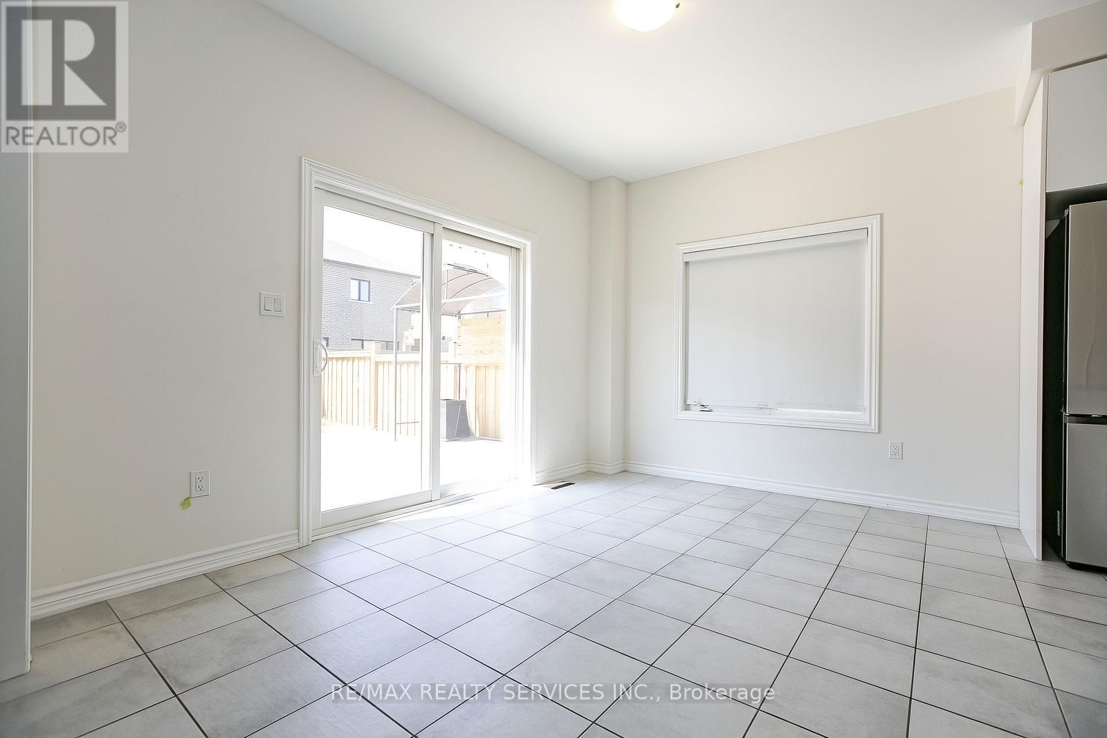 Photo 17 of 22 Valleo Street, Georgina ON
