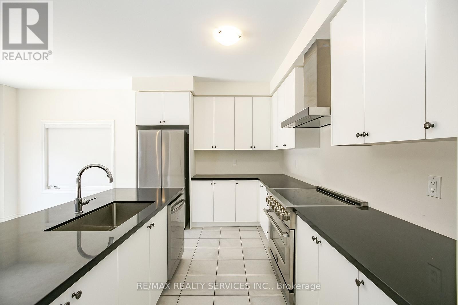 Photo 18 of 22 Valleo Street, Georgina ON