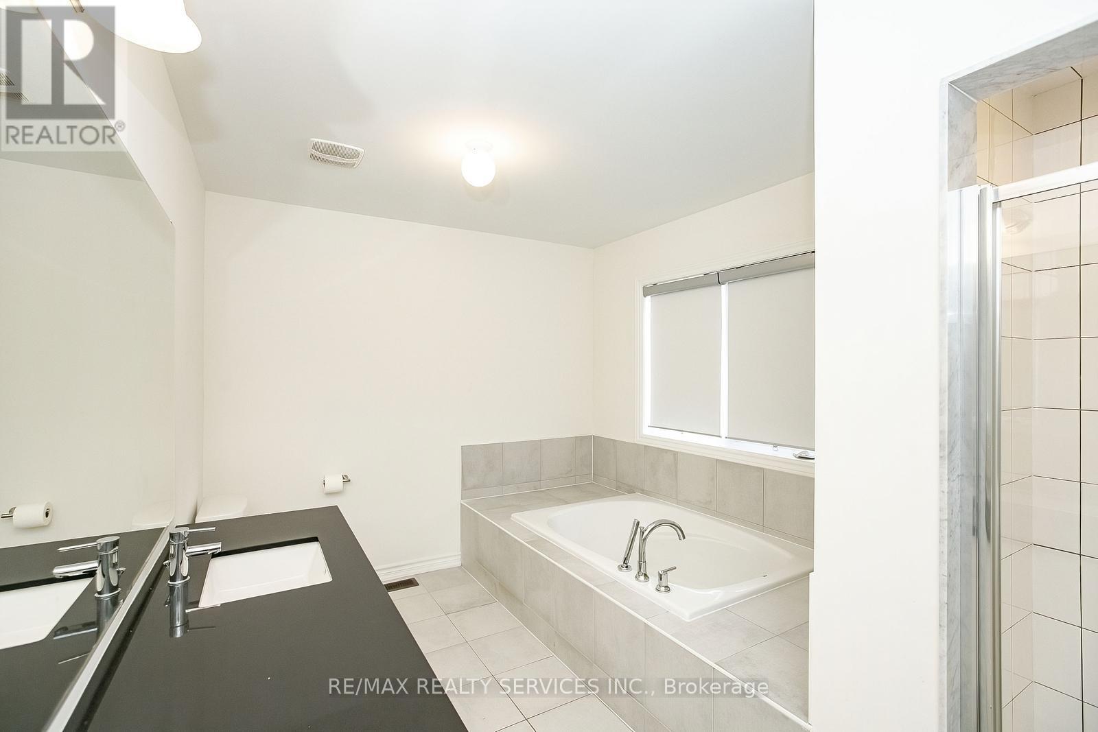 Photo 31 of 22 Valleo Street, Georgina ON