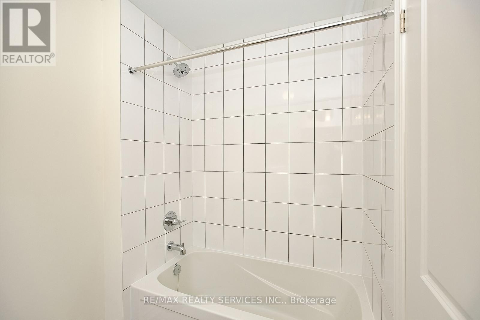 Photo 36 of 22 Valleo Street, Georgina ON