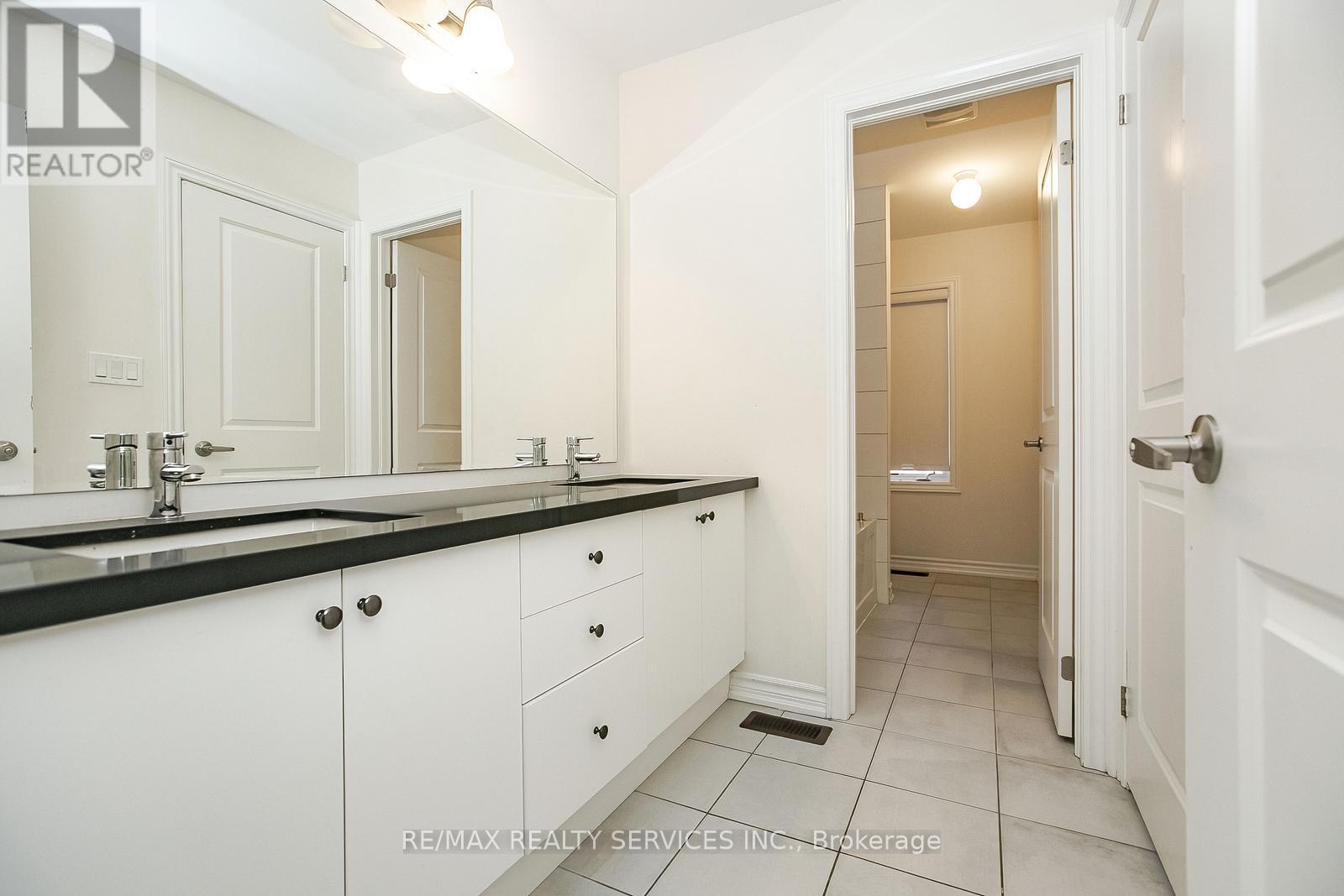 Photo 40 of 22 Valleo Street, Georgina ON