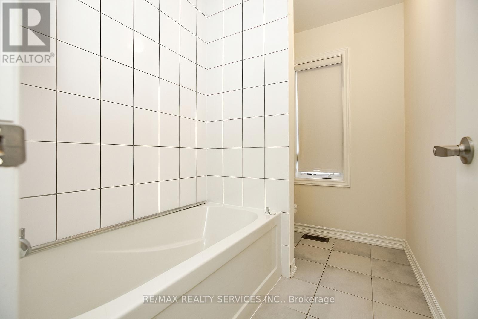 Photo 41 of 22 Valleo Street, Georgina ON