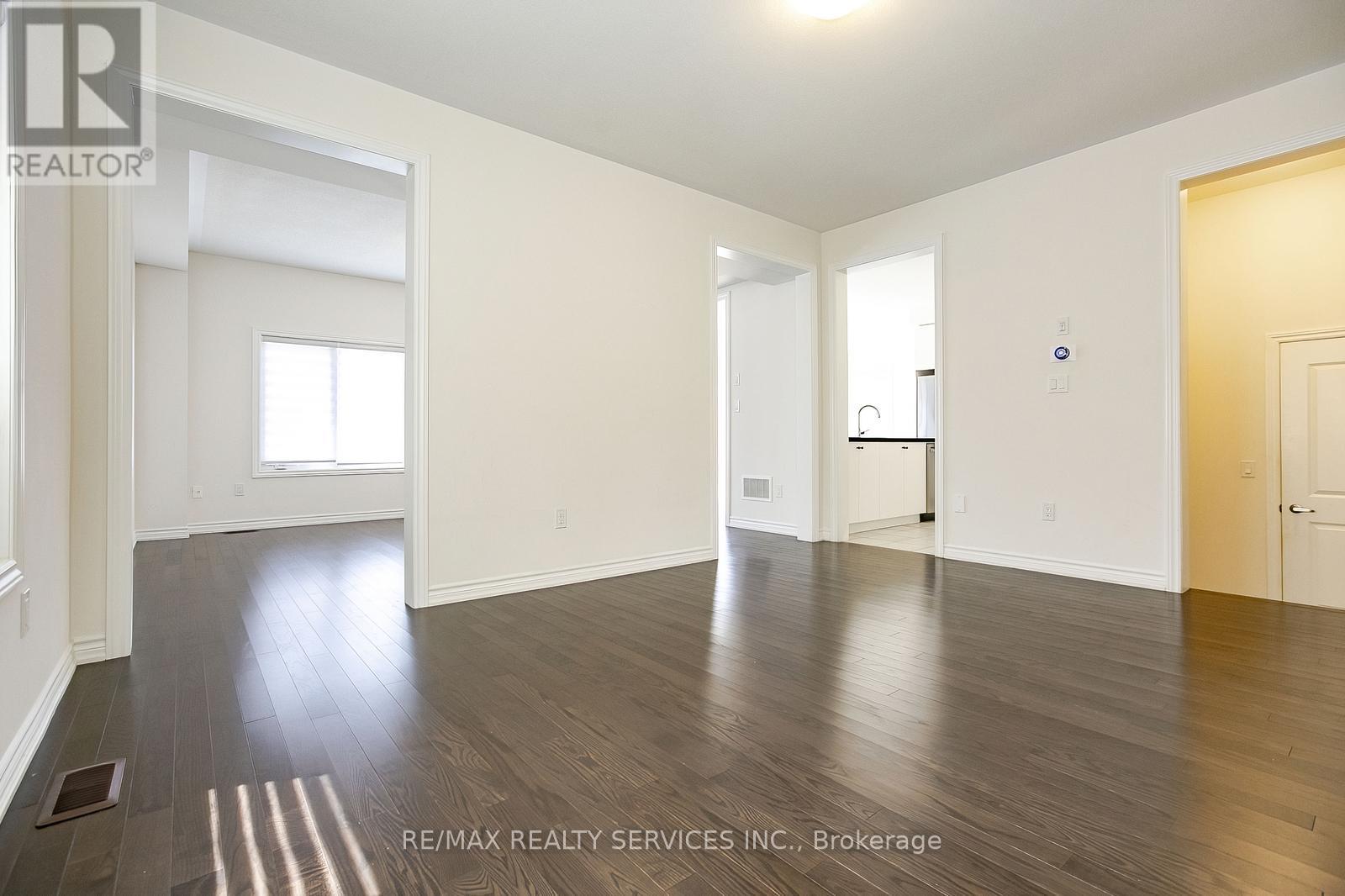 Photo 6 of 22 Valleo Street, Georgina ON