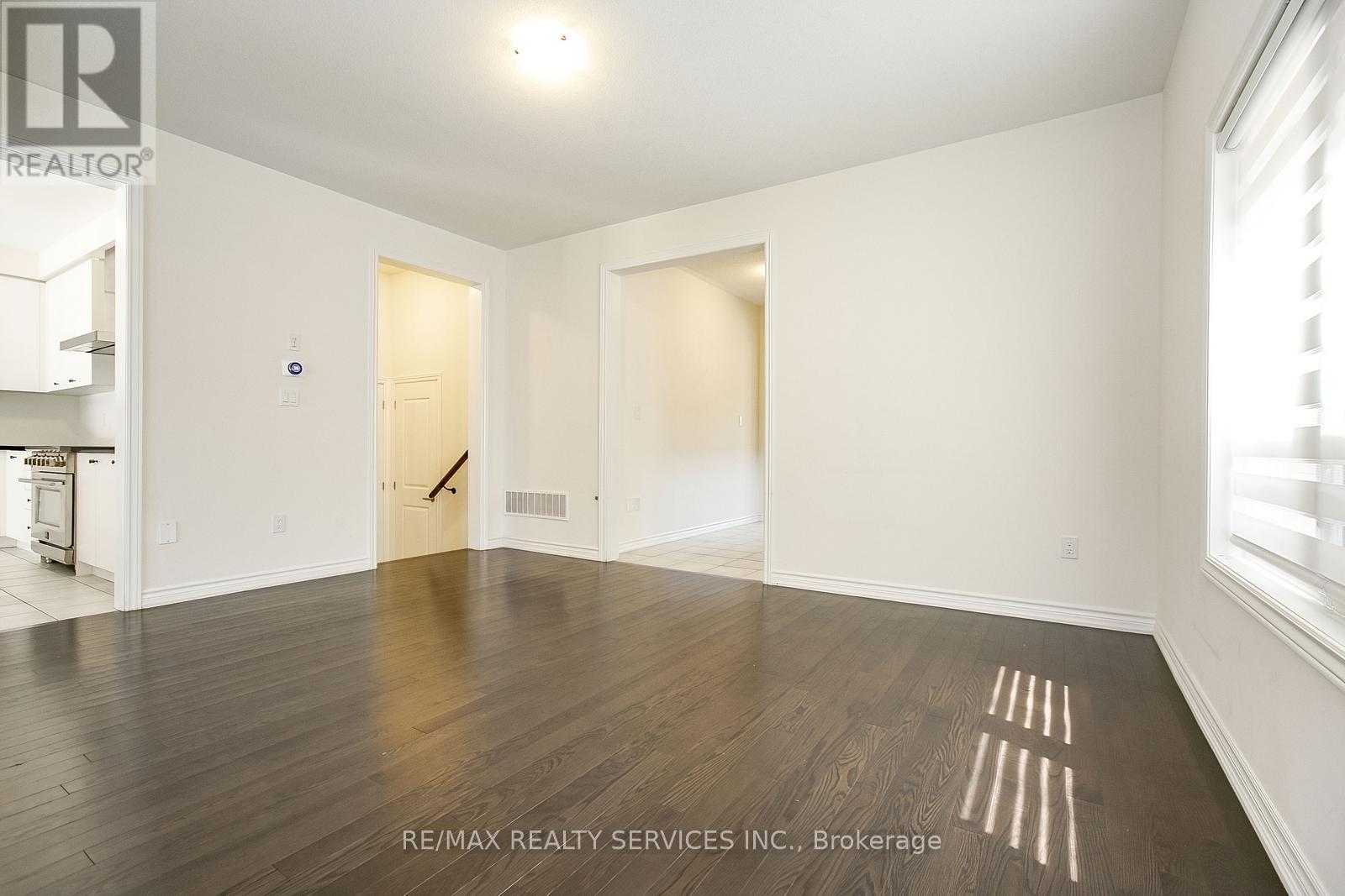 Photo 7 of 22 Valleo Street, Georgina ON