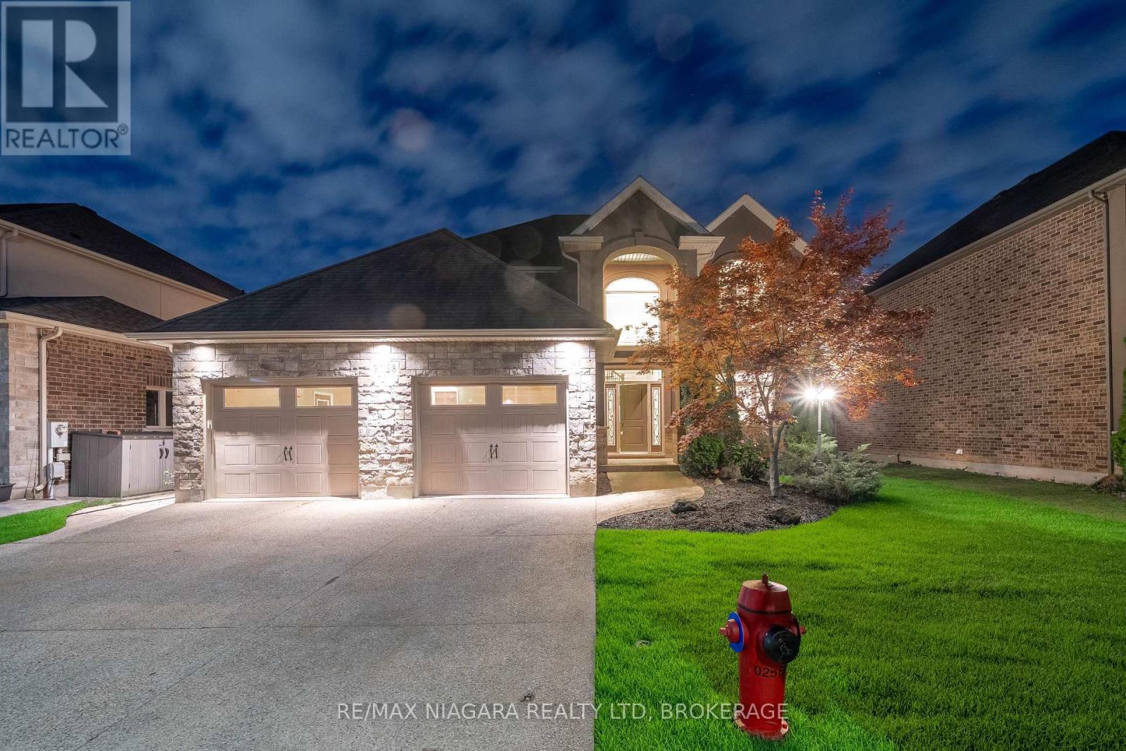 Photo 1 of 9128 Tapestry Court, Niagara Falls ON
