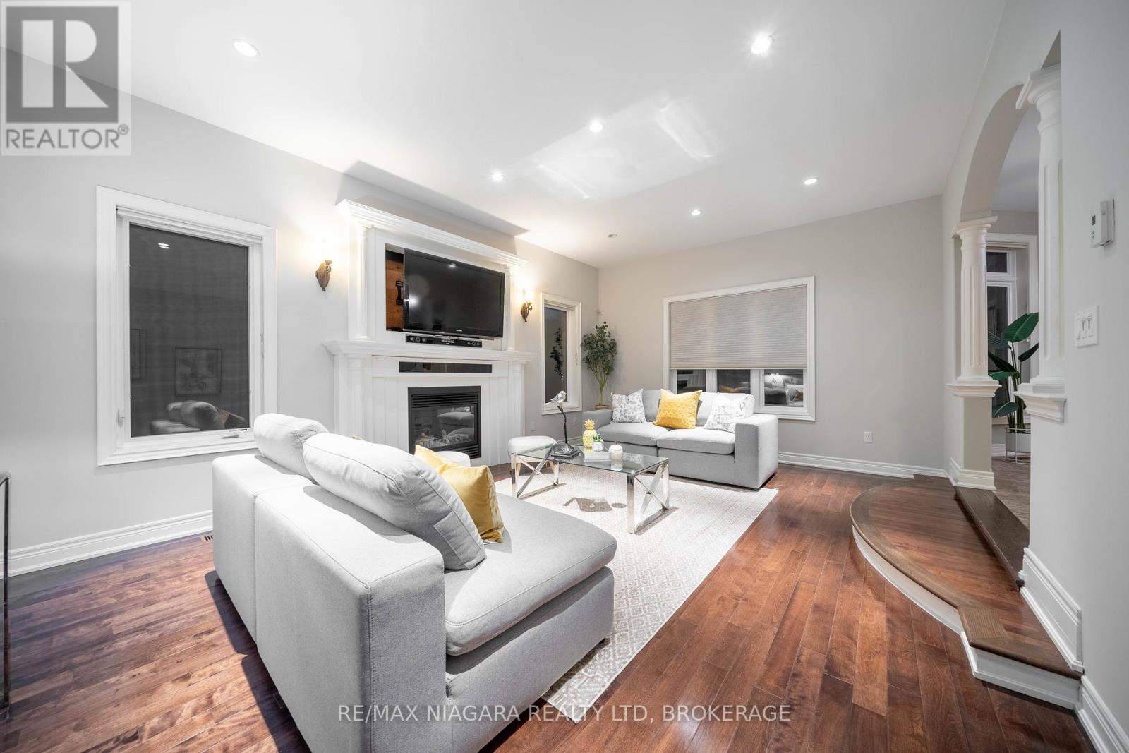 Photo 19 of 9128 Tapestry Court, Niagara Falls ON