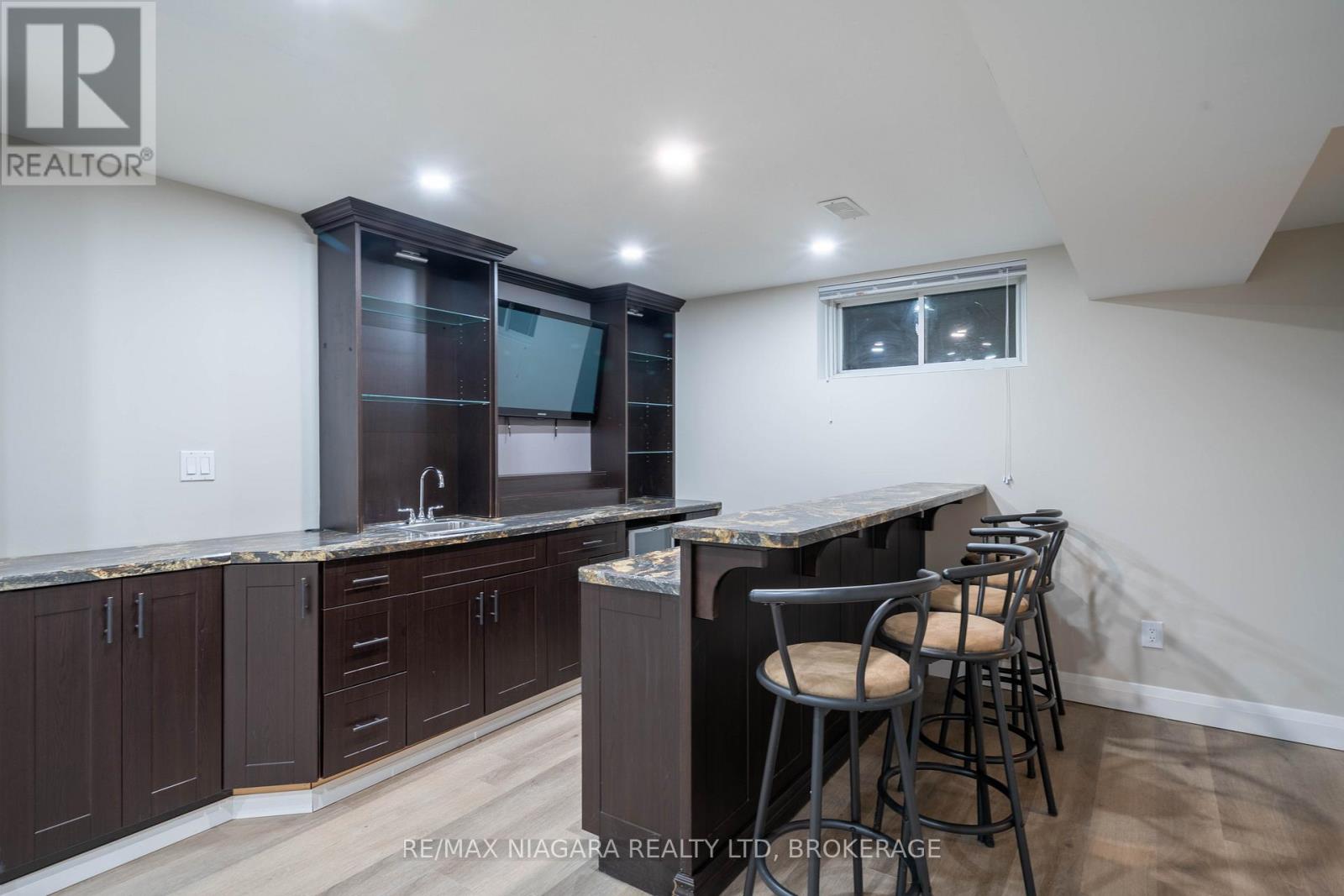 Photo 41 of 9128 Tapestry Court, Niagara Falls ON