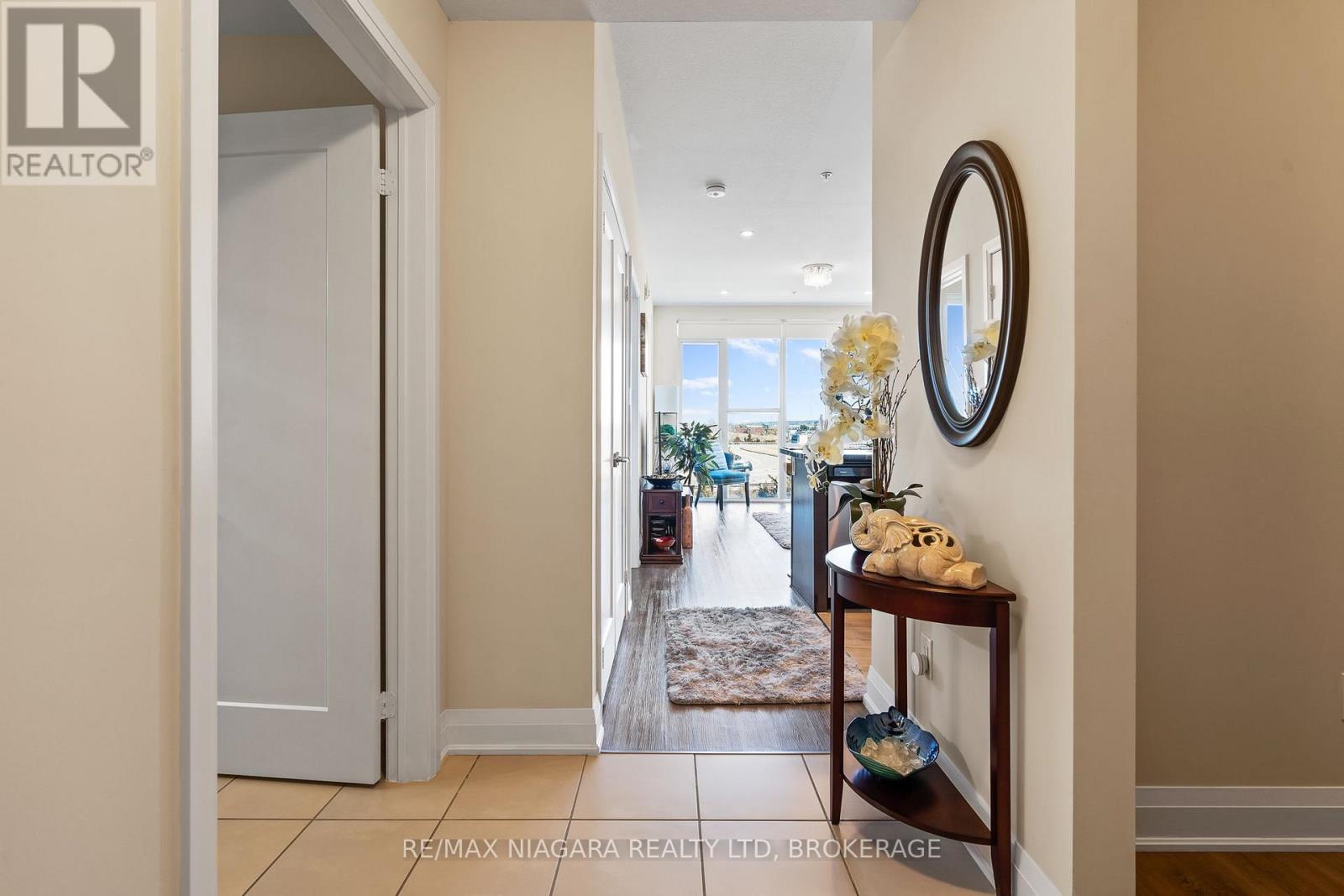 Photo 9 of 416 16 Concord Place, Grimsby ON