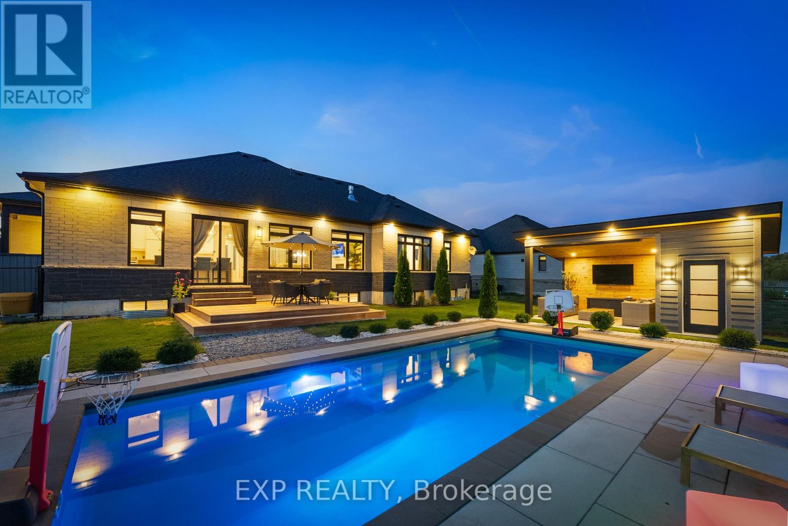 Photo 2 of 63 Charles Tilley Crescent, Clarington ON