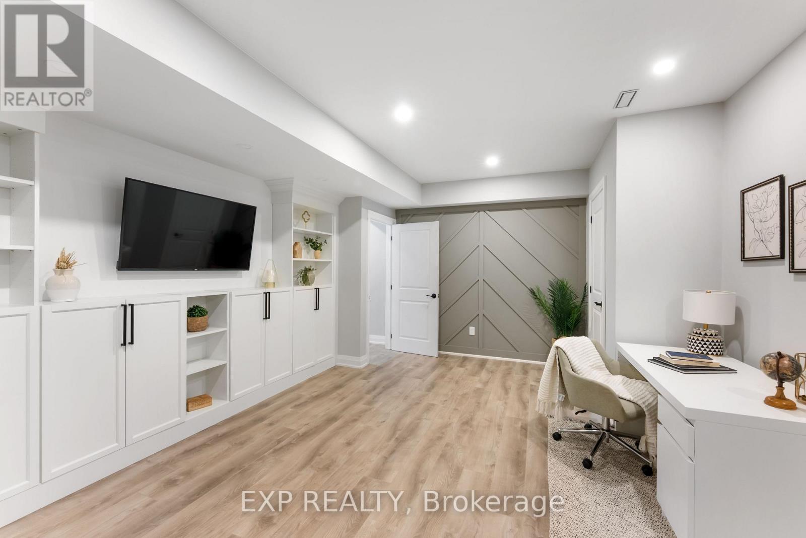 Photo 35 of 63 Charles Tilley Crescent, Clarington ON