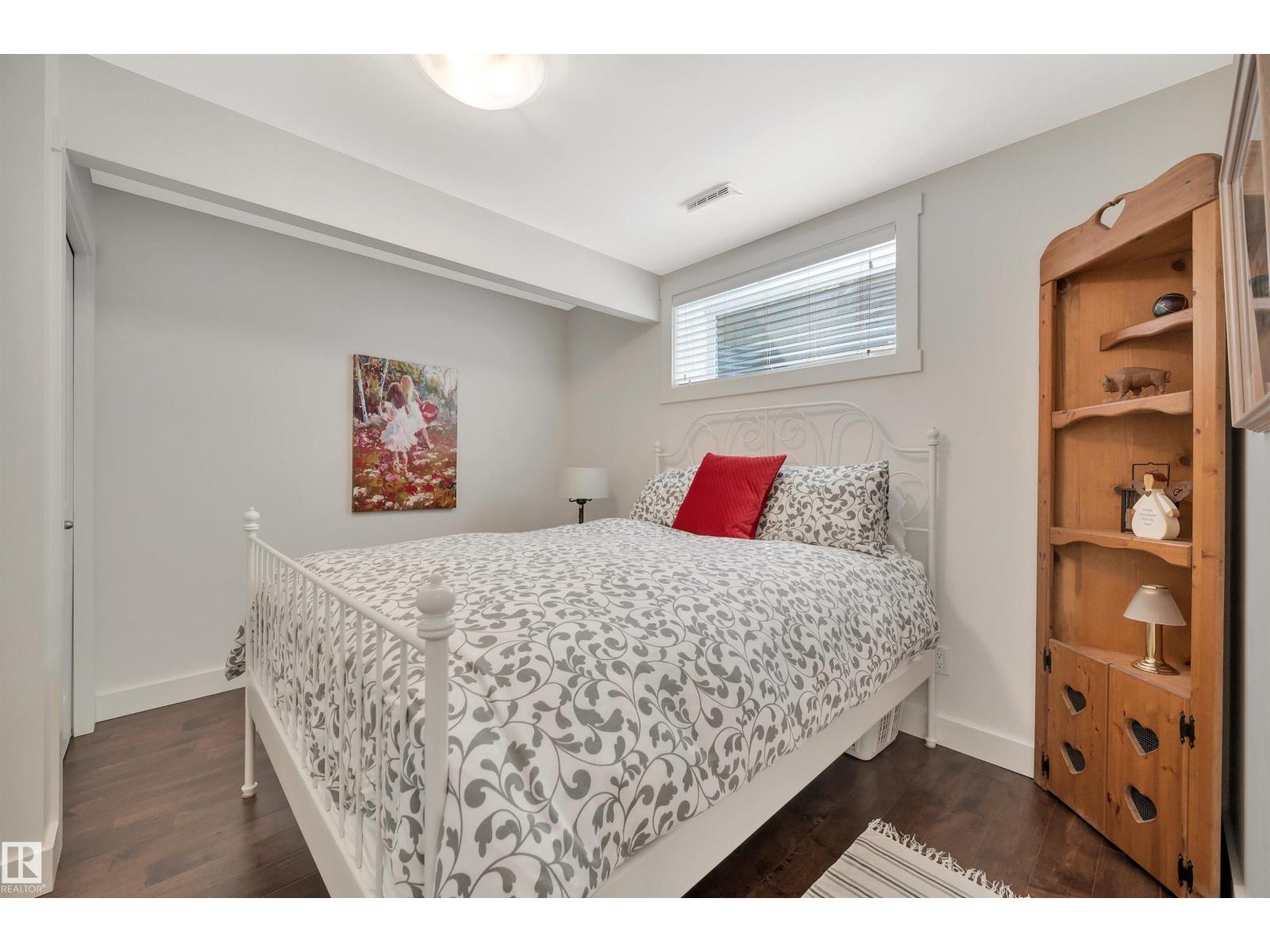 Photo 46 of 956 Chahley Cr Nw, Edmonton AB