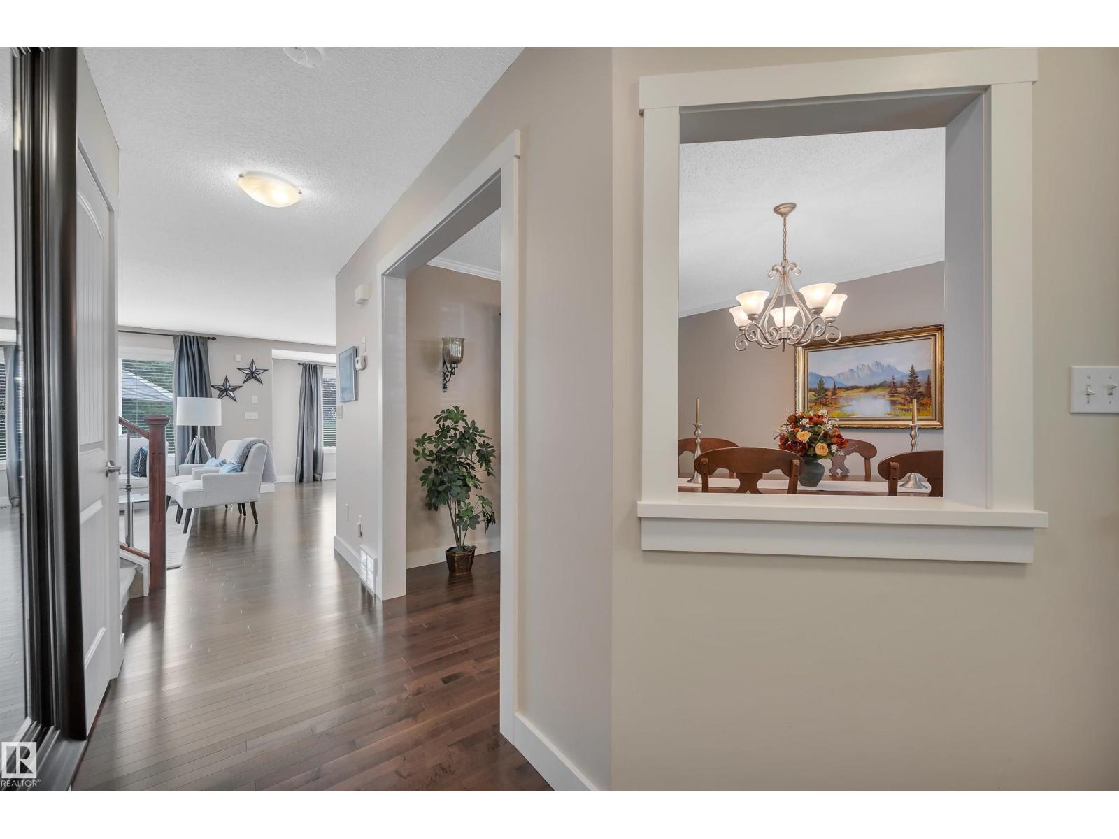 Photo 13 of 956 Chahley Cr Nw, Edmonton AB