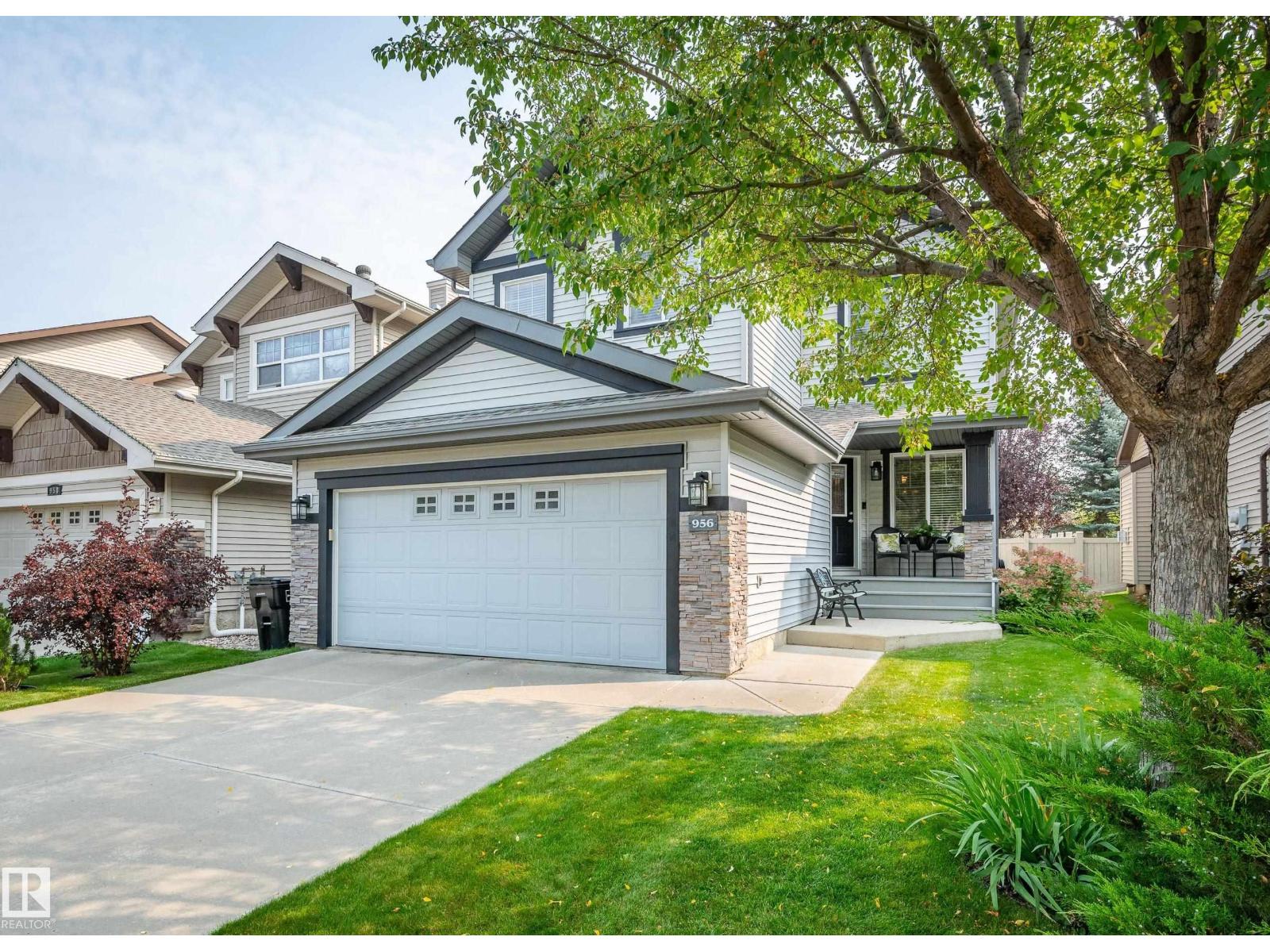 Photo 5 of 956 Chahley Cr Nw, Edmonton AB