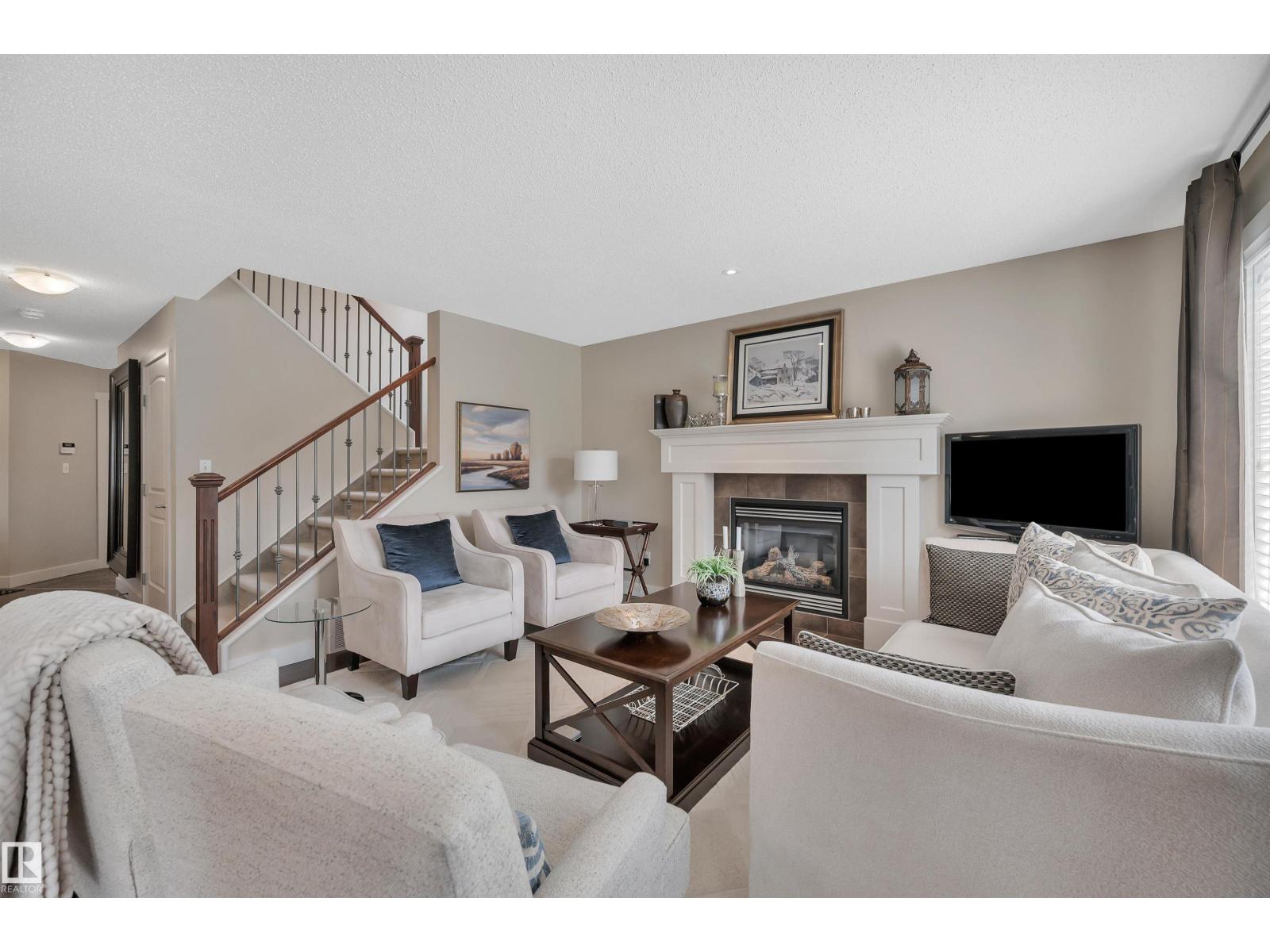 Photo 15 of 956 Chahley Cr Nw, Edmonton AB