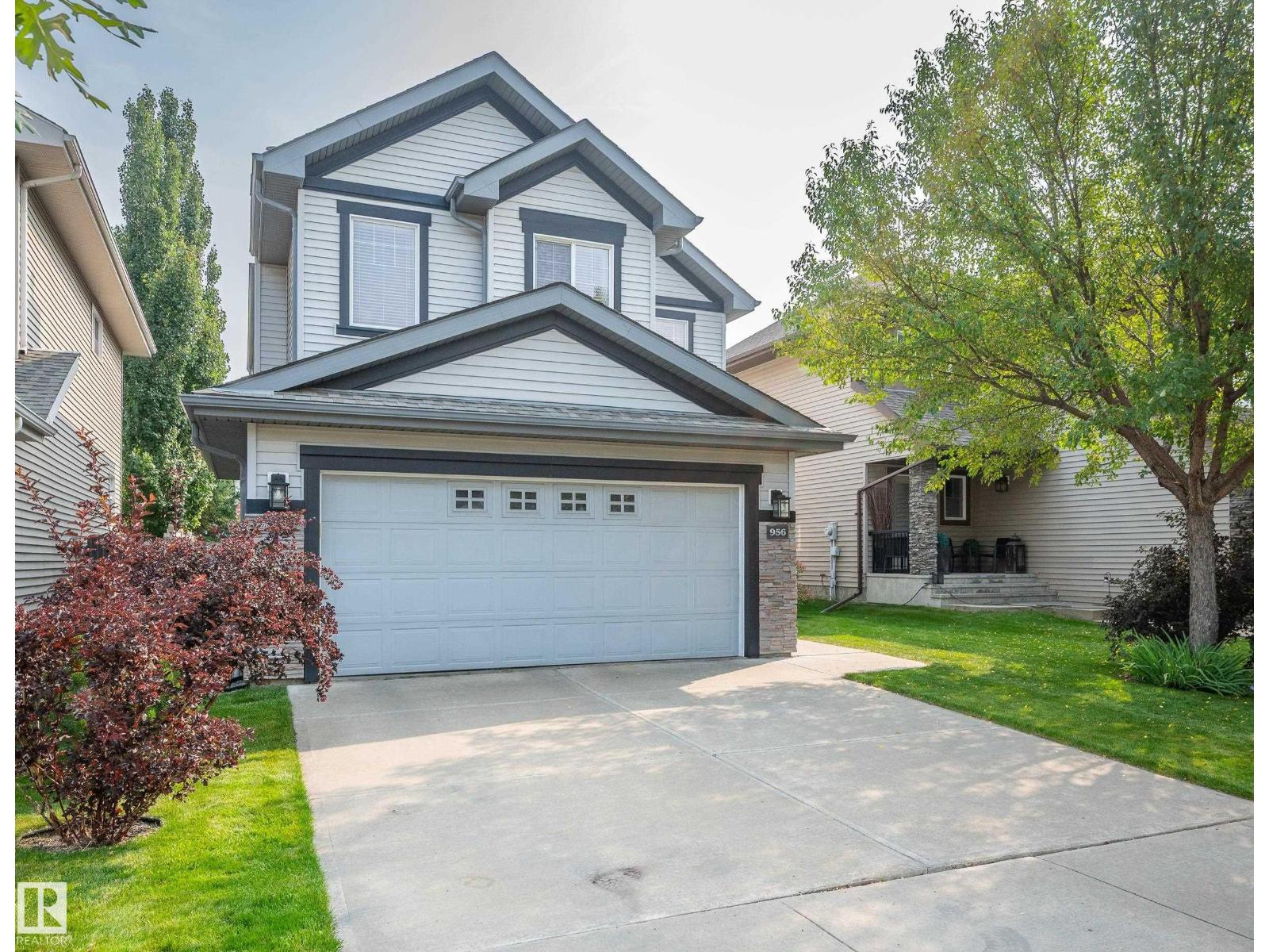 Photo 3 of 956 Chahley Cr Nw, Edmonton AB