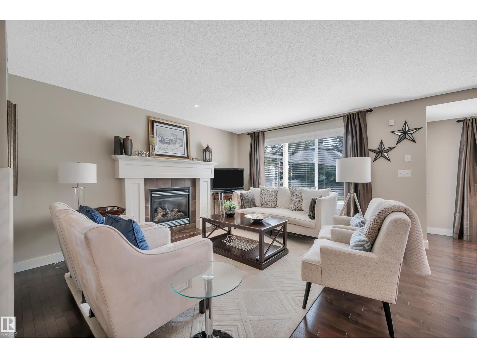 Photo 14 of 956 Chahley Cr Nw, Edmonton AB