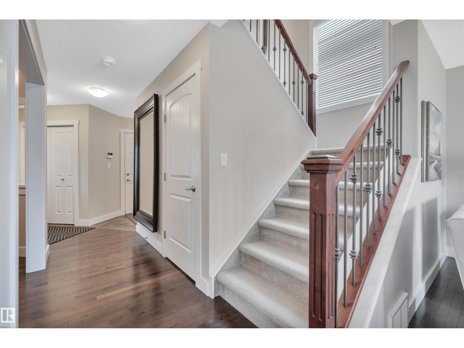 Photo 27 of 956 Chahley Cr Nw, Edmonton AB