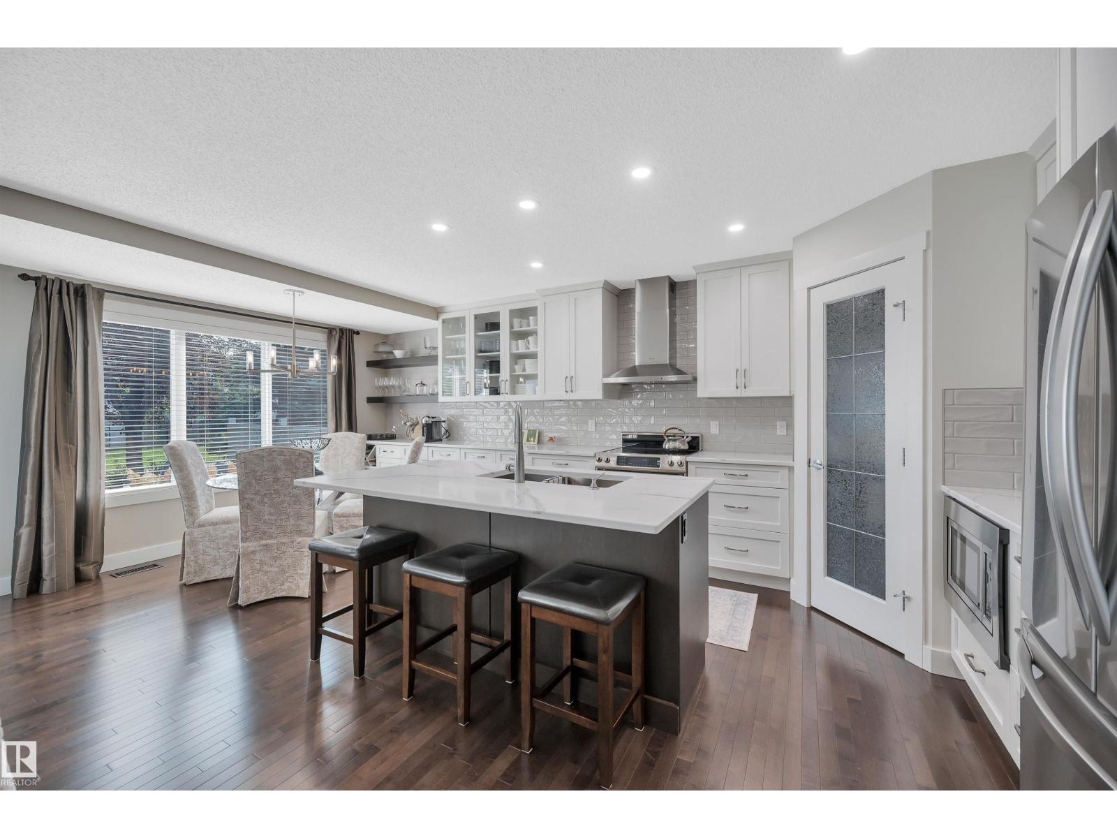Photo 17 of 956 Chahley Cr Nw, Edmonton AB