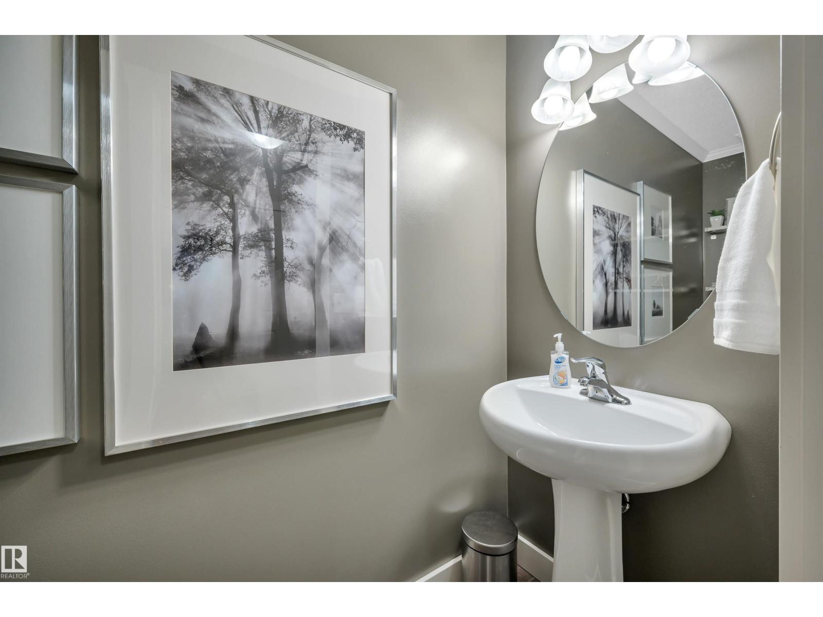 Photo 25 of 956 Chahley Cr Nw, Edmonton AB